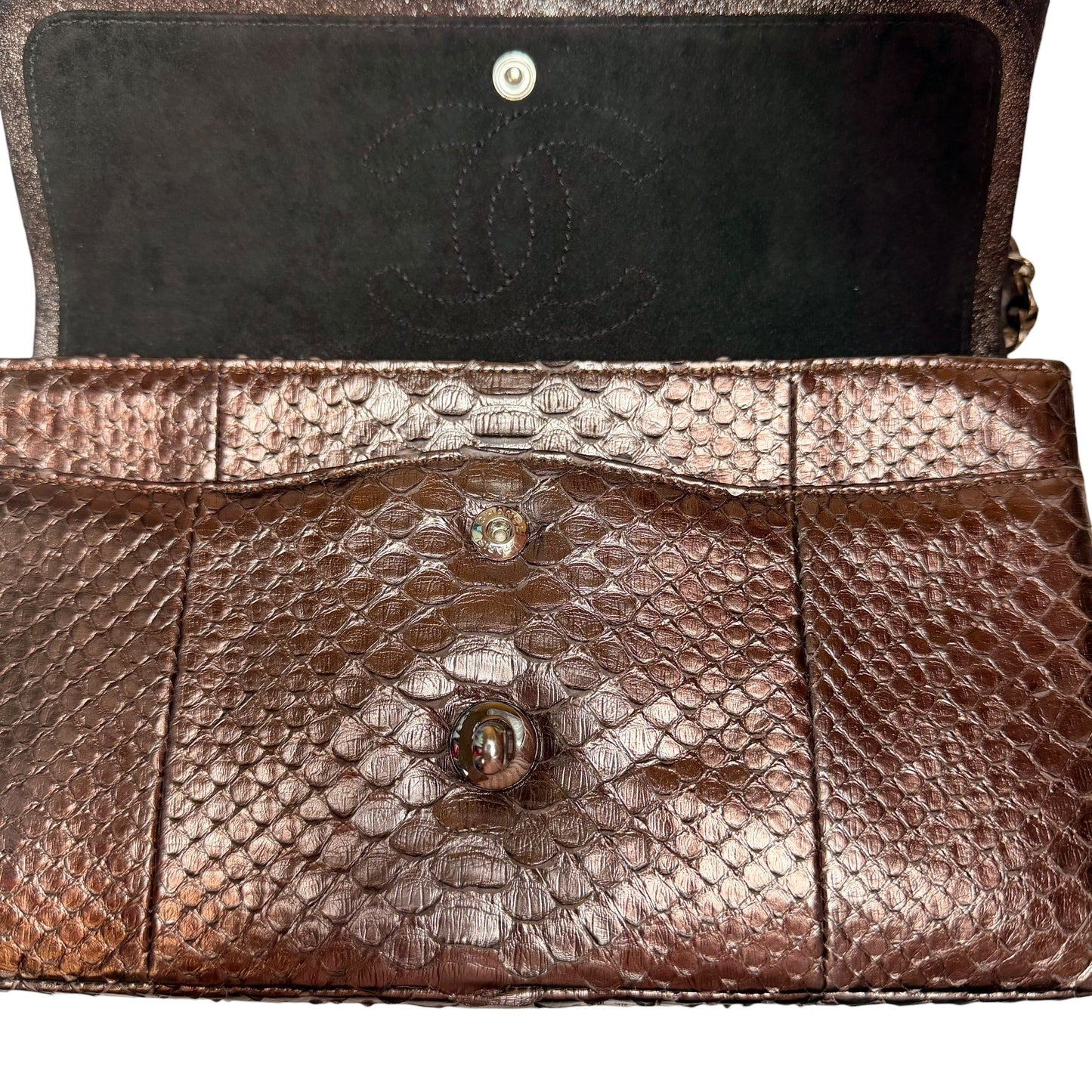 Crossbody Luxury Designer By Chanel, Size: Medium