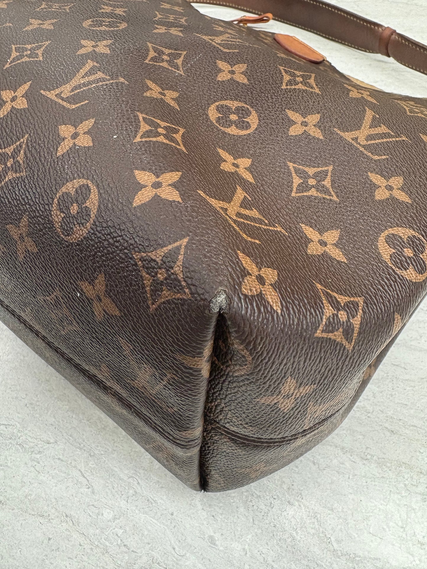 Handbag Luxury Designer By Louis Vuitton, Size: Large