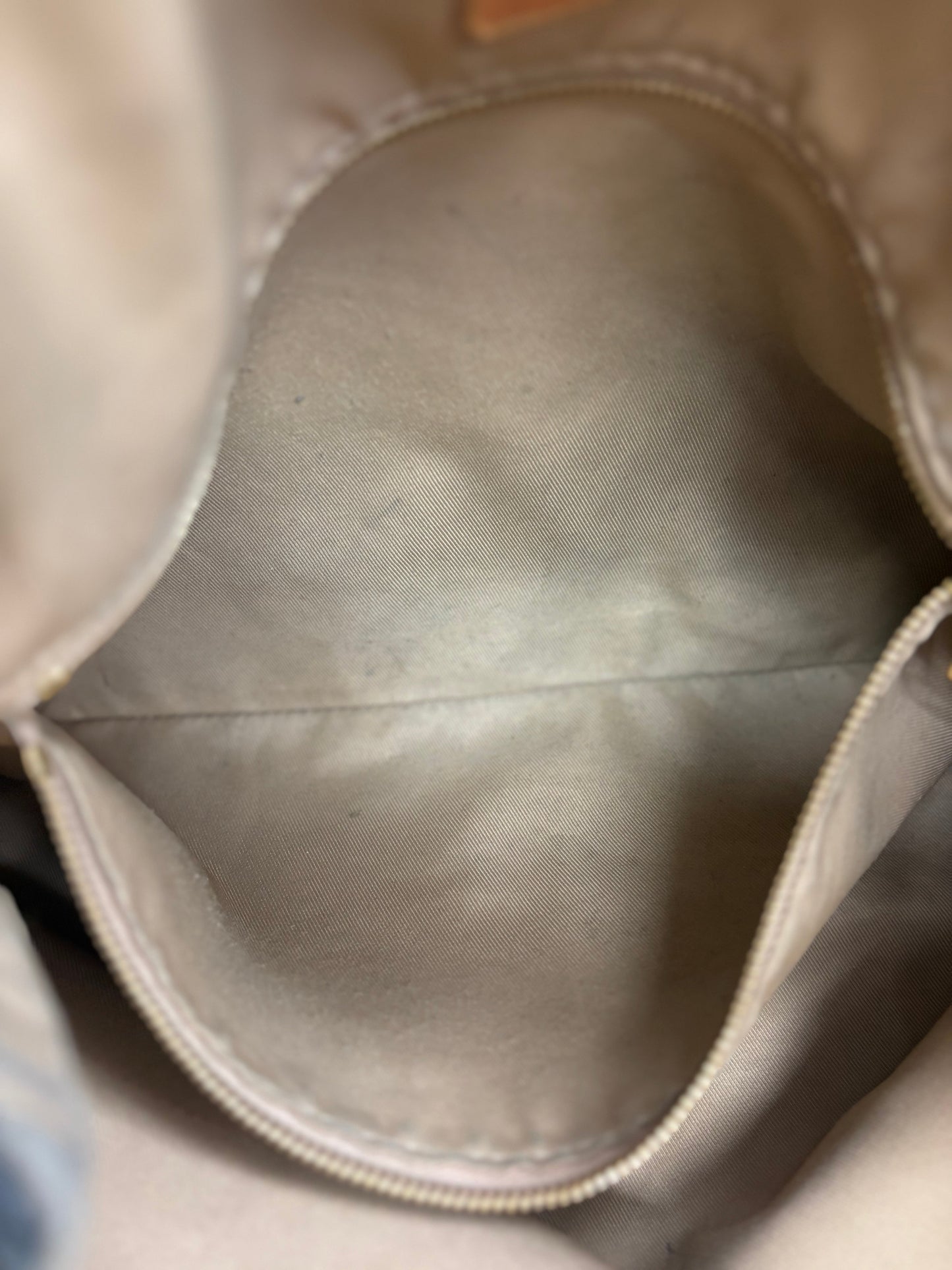 Handbag Luxury Designer By Louis Vuitton, Size: Large