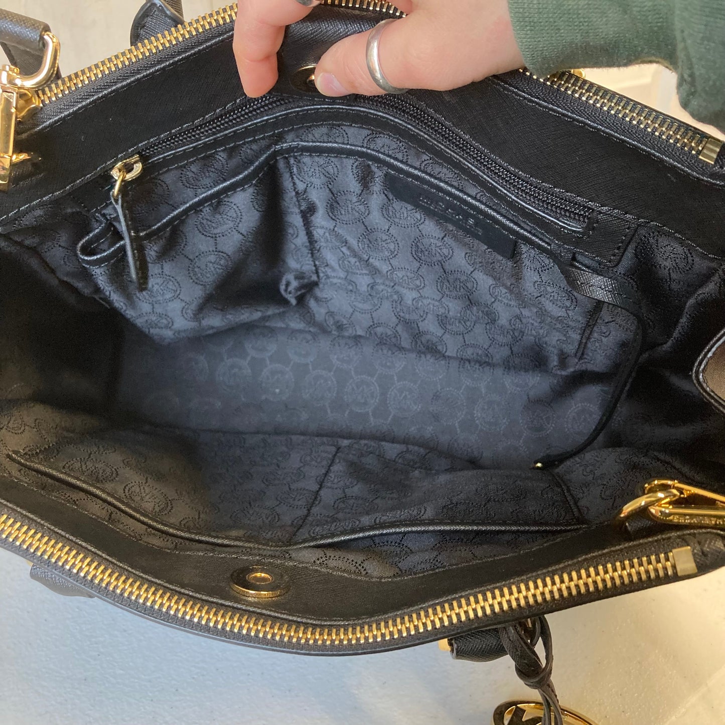 Handbag Designer By Michael Kors In Black, Size:Medium