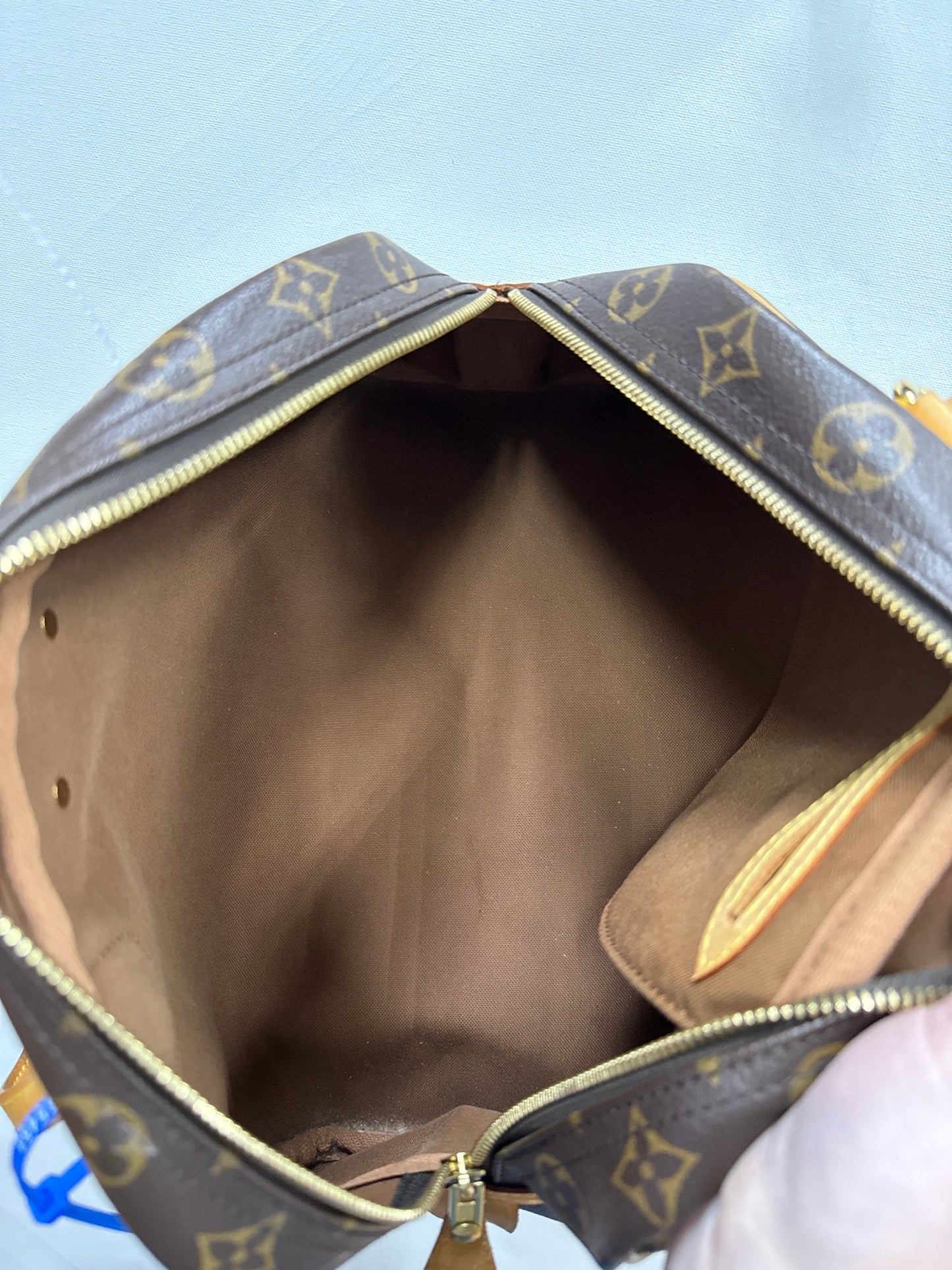 Handbag Luxury Designer By Louis Vuitton, Size: Medium