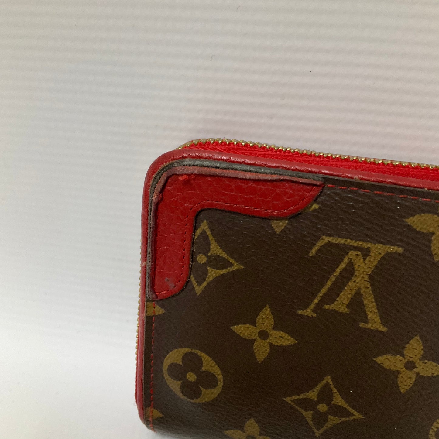 Wallet Luxury Designer By Louis Vuitton, Size: Medium