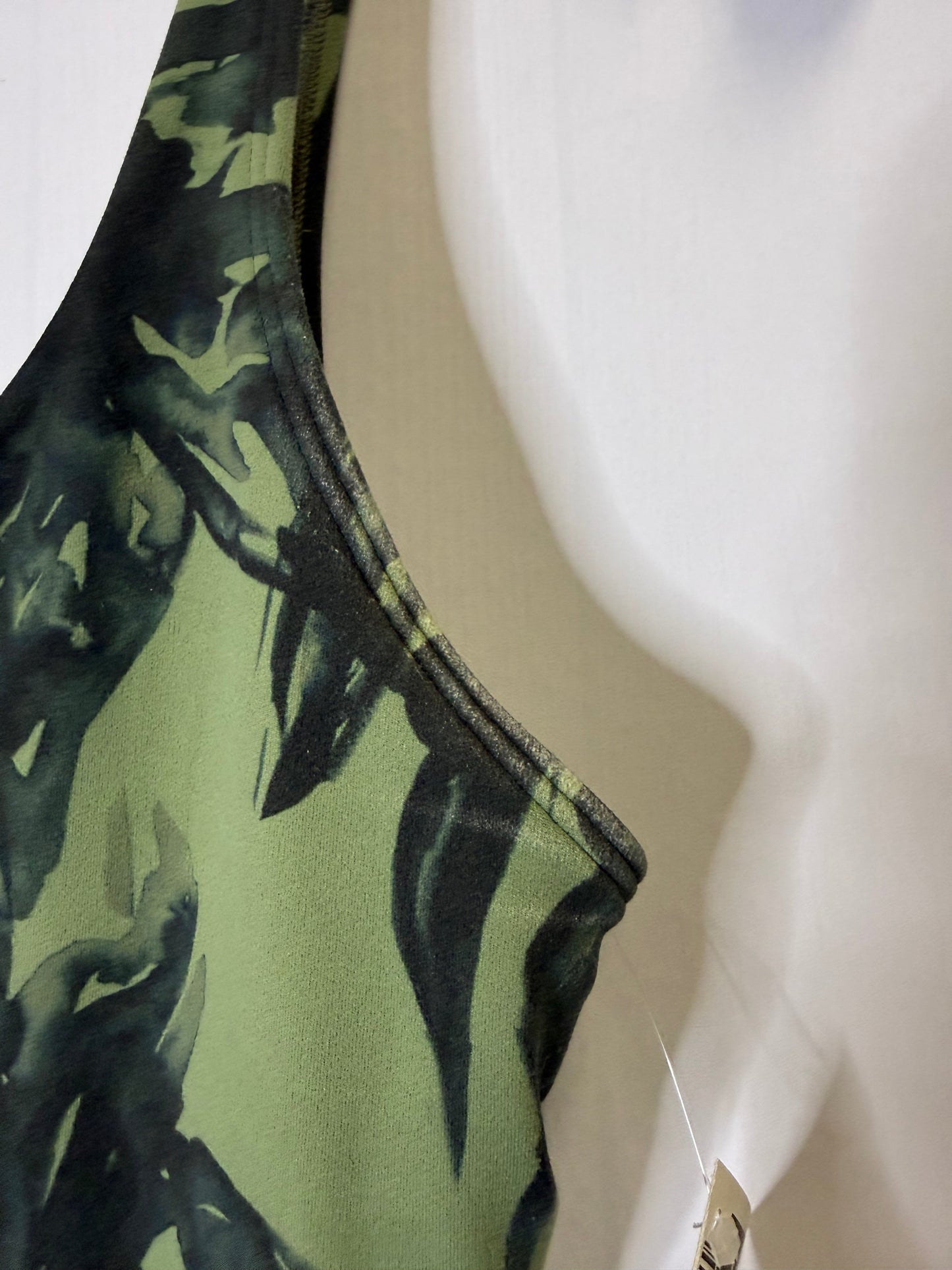 Athletic Tank Top By Lululemon In Green, Size: 8