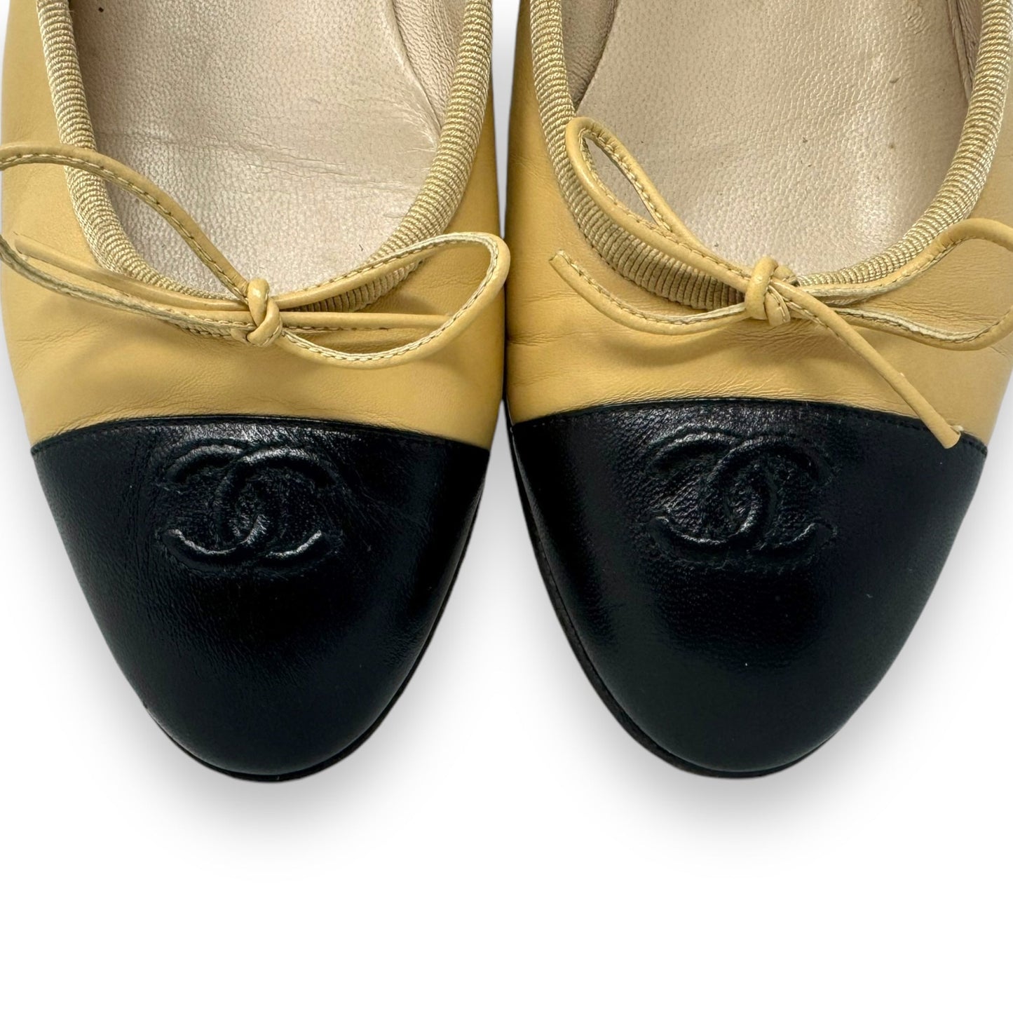 CC Cap Toe Ballerina Flats Luxury Designer By Chanel In Black & Tan, Size: 9