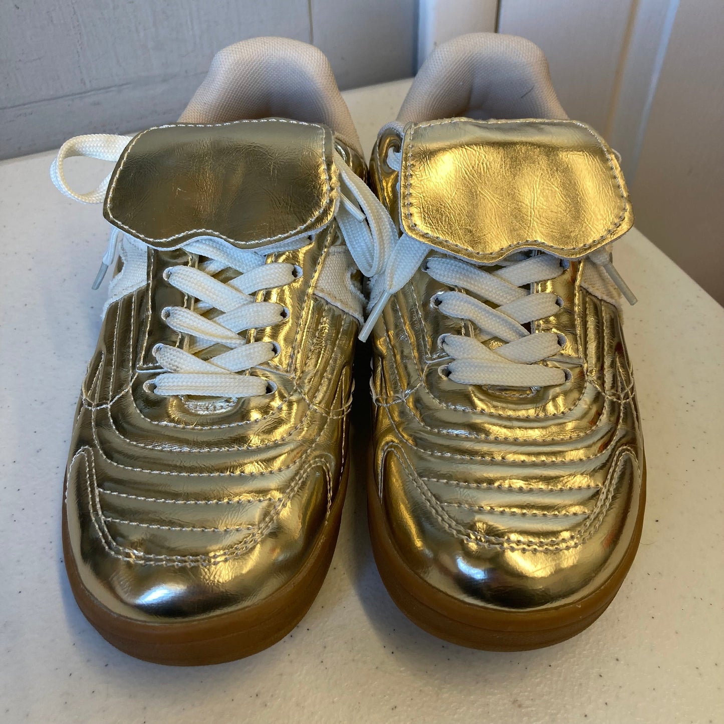 Shoes Sneakers By Cushionaire In Gold, Size:7