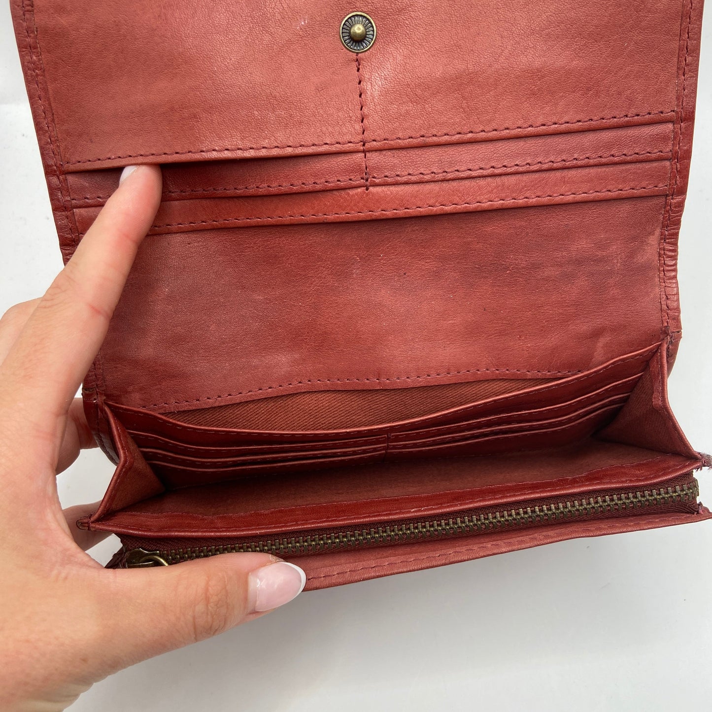 Wallet Leather By Clothes Mentor, Size: Medium