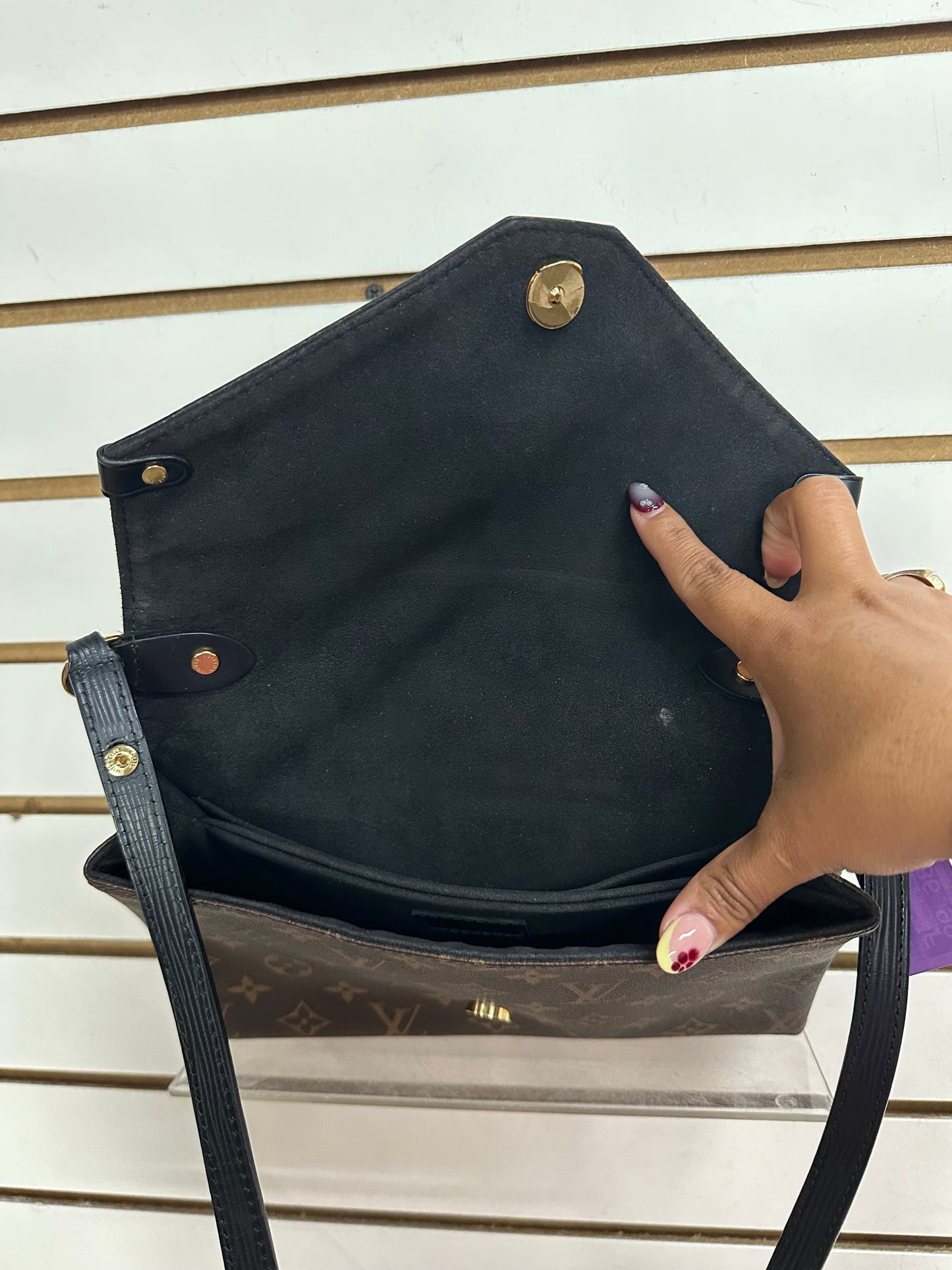 Crossbody Luxury Designer By Louis Vuitton, Size: Medium