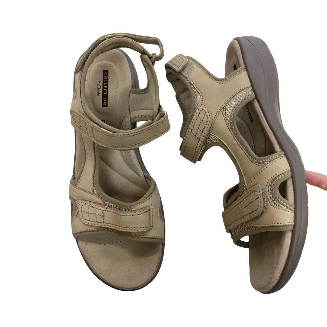Sandals Flats By Clarks In Tan, Size:10