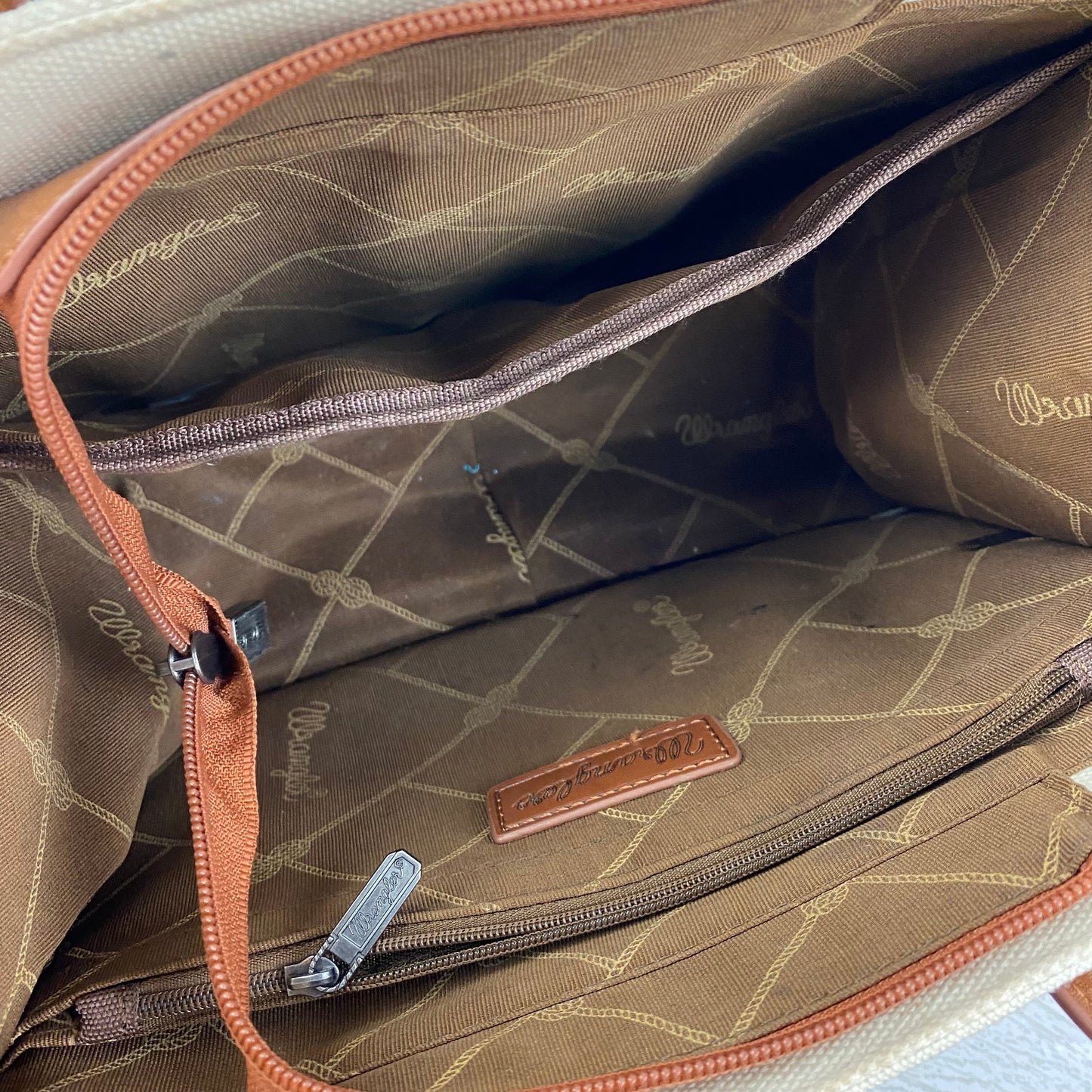 Handbag By Wrangler, Size: Medium