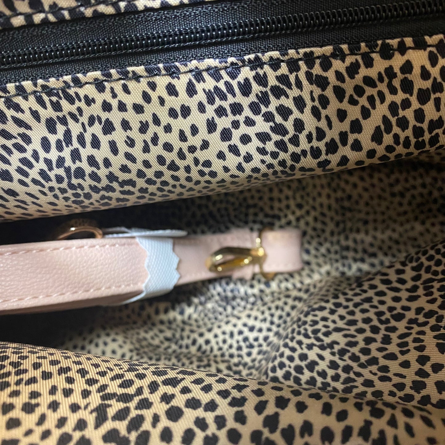Handbag By Clothes Mentor, Size: Medium