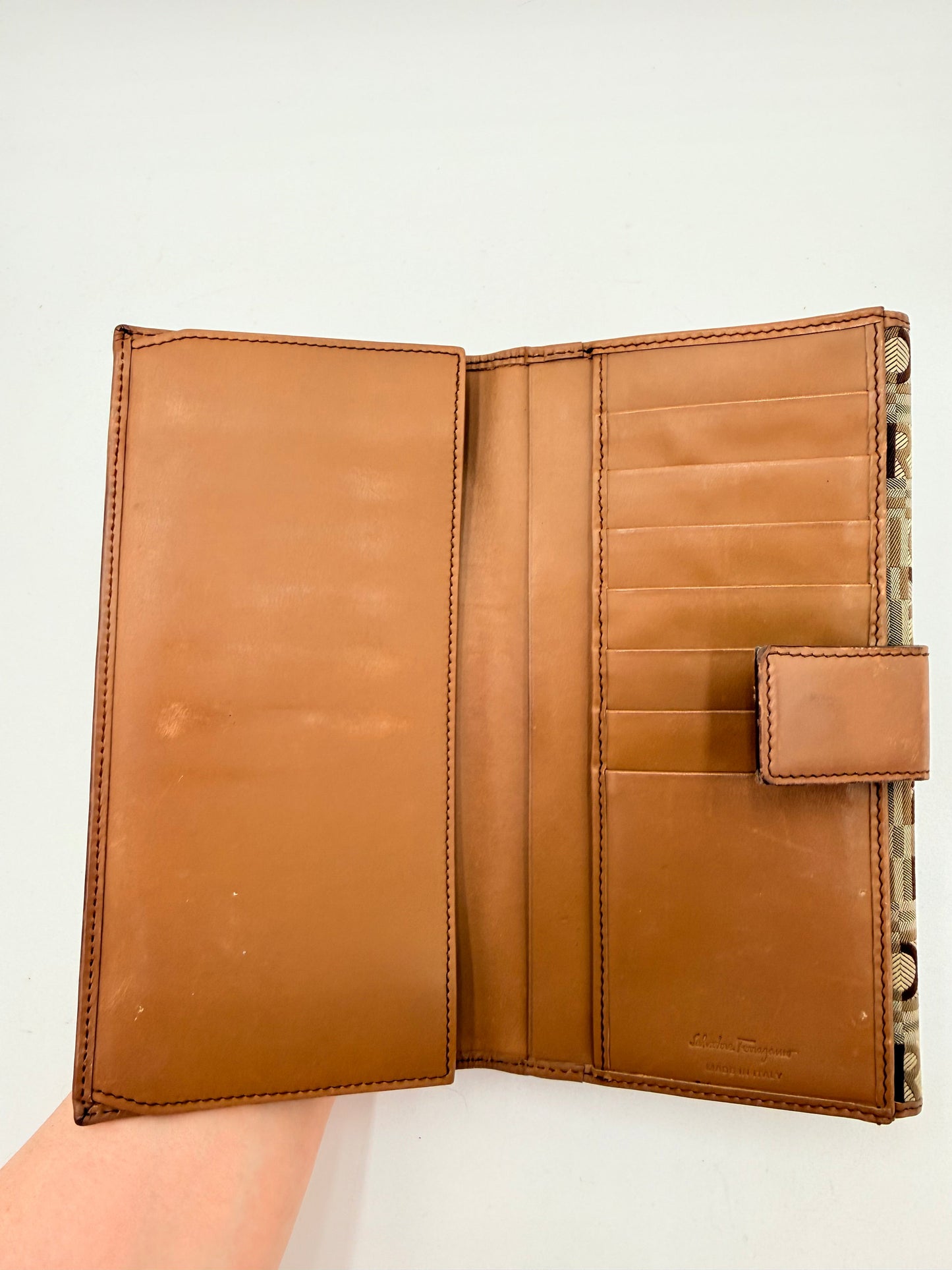 Wallet Designer By Salvatore Ferragamo, Size: Medium