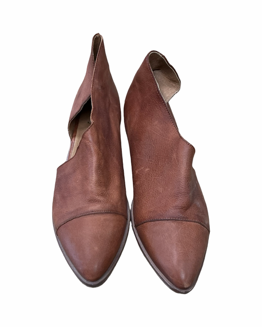 Shoes Flats By Free People In Brown, Size:10.5