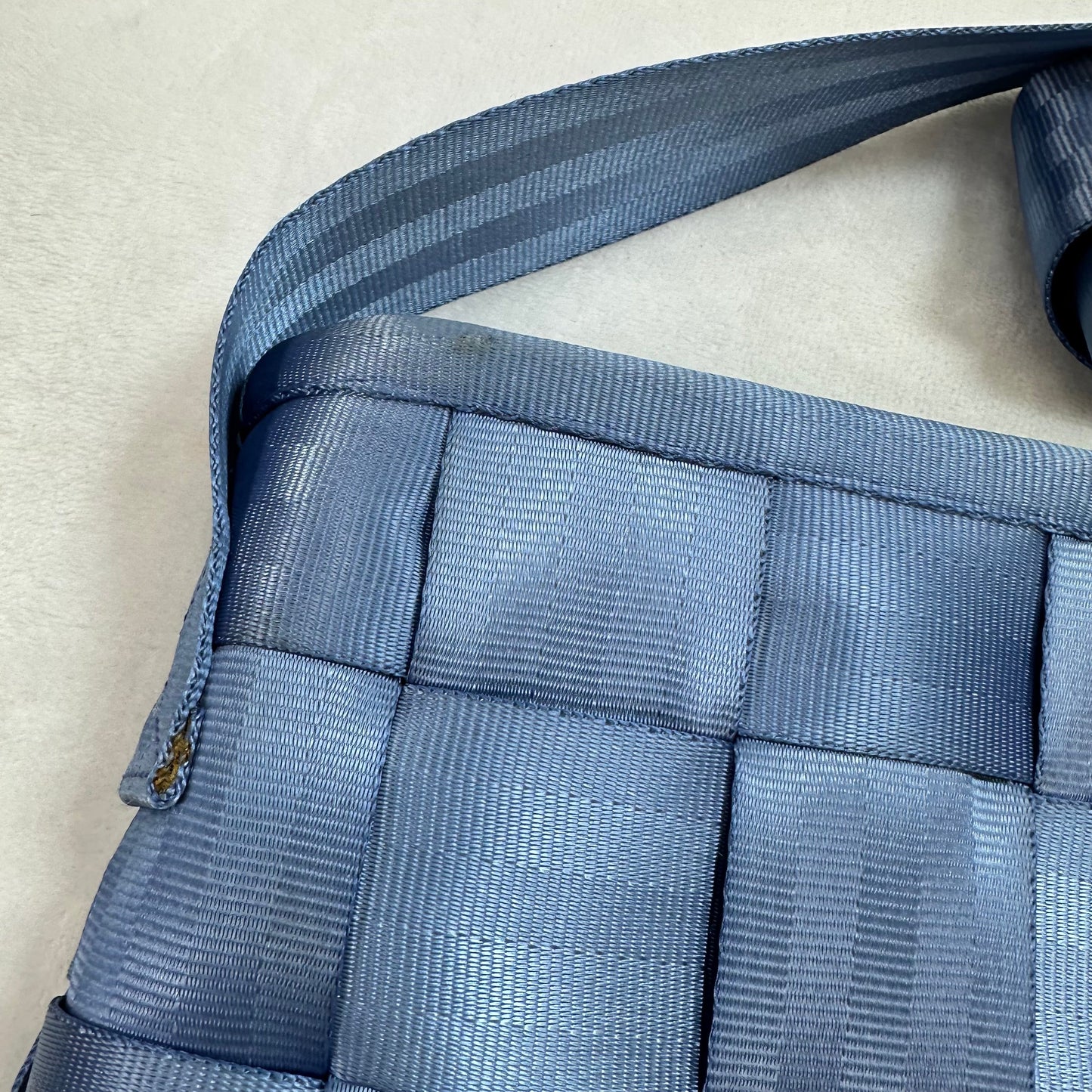 Seatbelt bag Handbag By Harveys, Size: Large