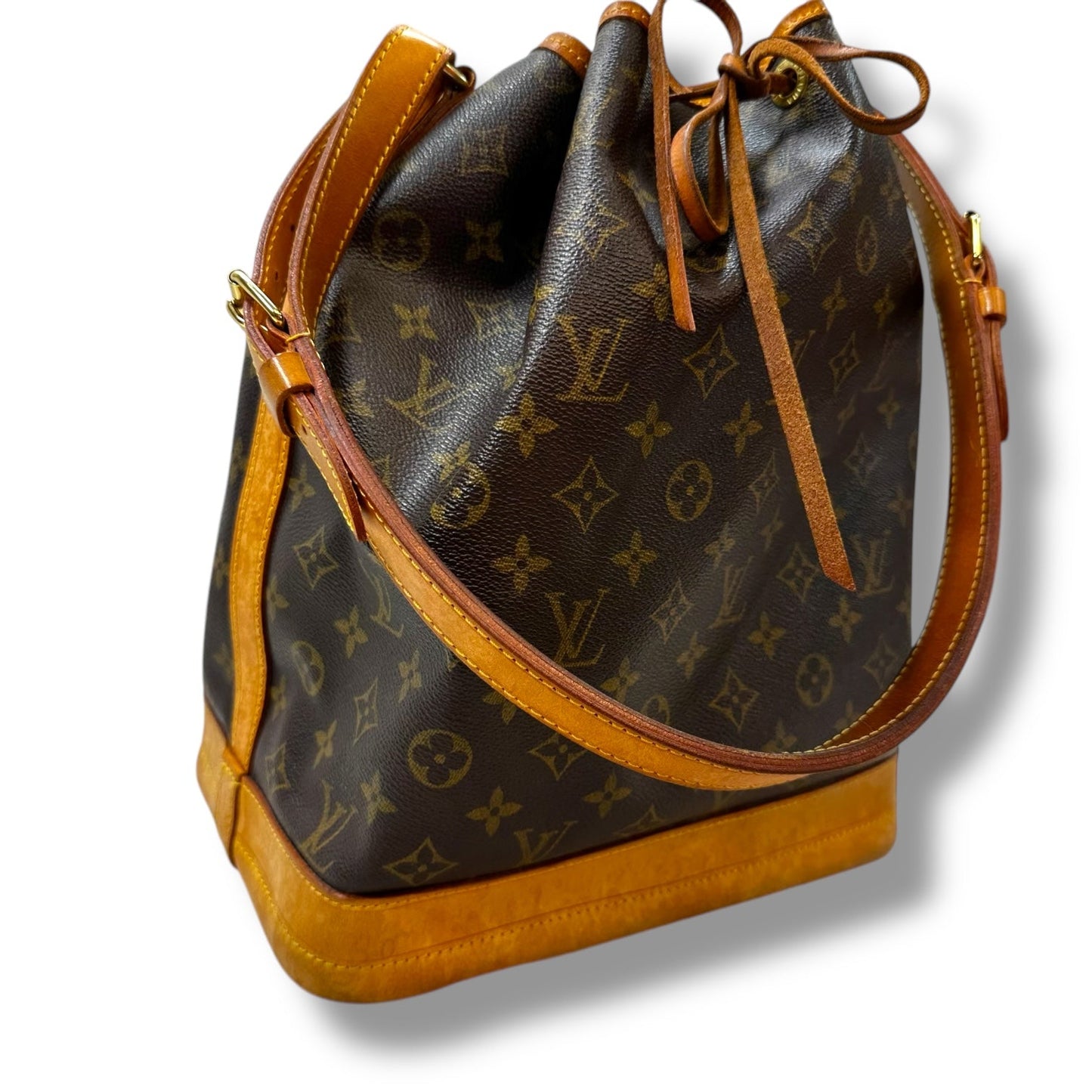 Handbag Designer By Louis Vuitton, Size: Medium