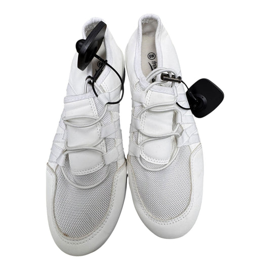 Shoes Athletic By Freedom fit zone In White, Size:6