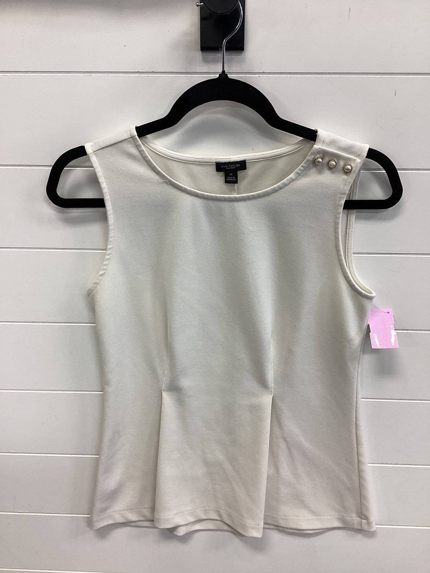 Top Sleeveless By Ann Taylor In Cream, Size:Xs