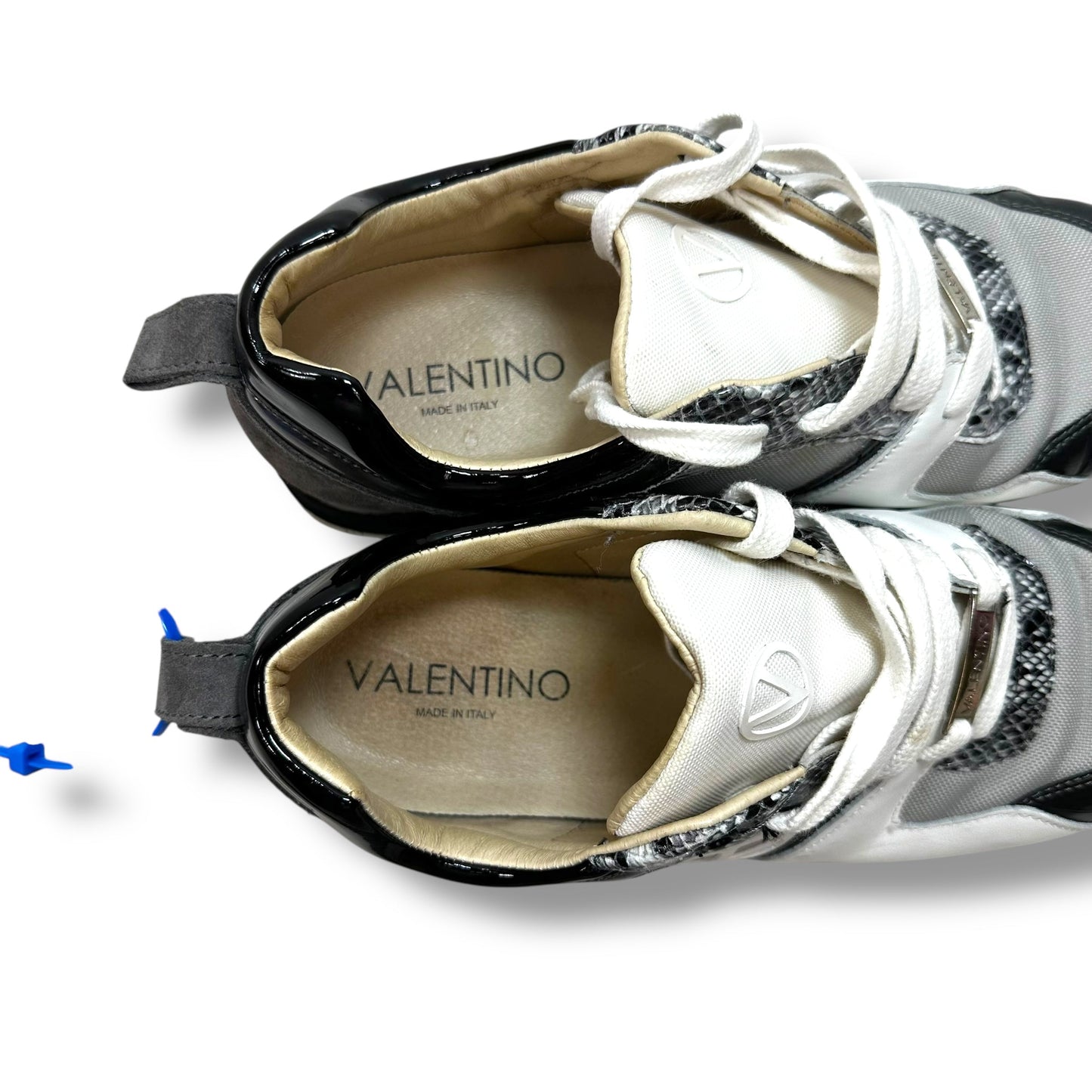 Shoes Luxury Designer By Valentino by Mario In White, Size: 9.5