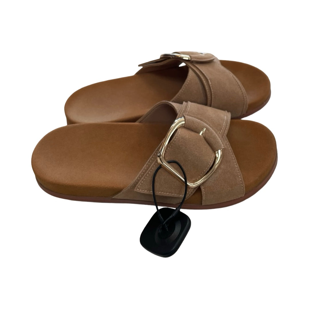 Sandals Flats By Clothes Mentor In Tan, Size:6.5