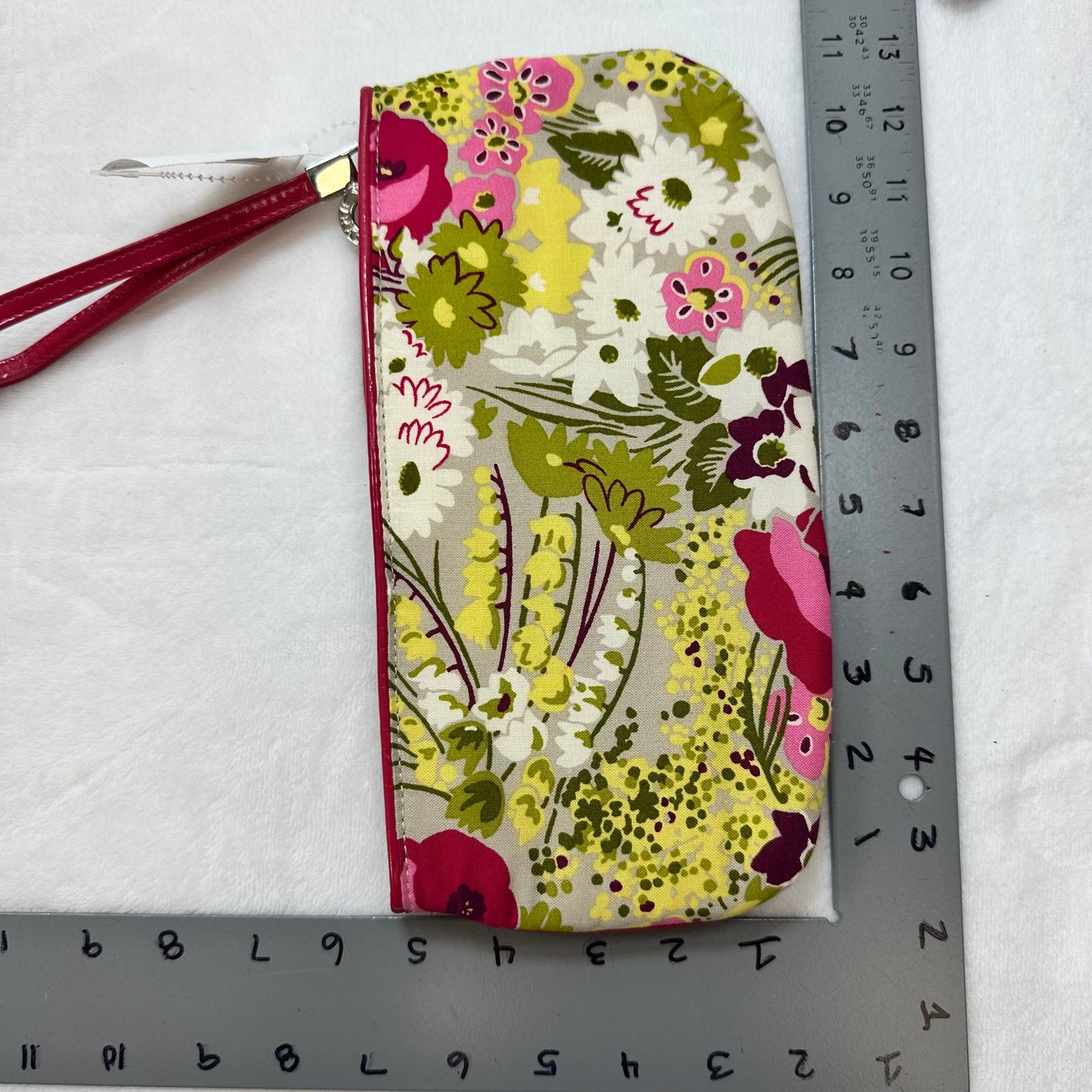 Wristlet By Vera Bradley, Size: Small