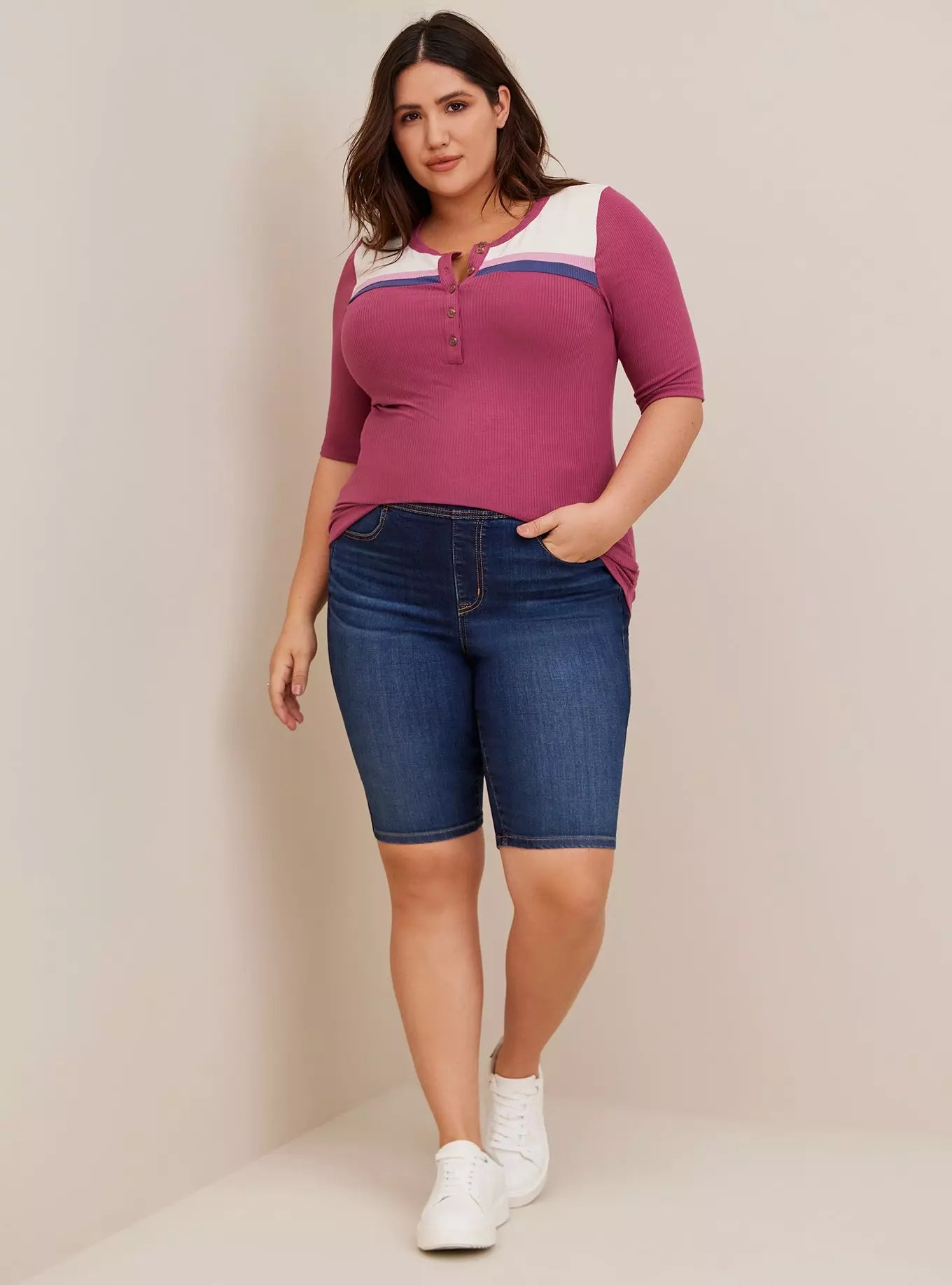 Top Short Sleeve Basic By Torrid In Mauve, Size: 1x