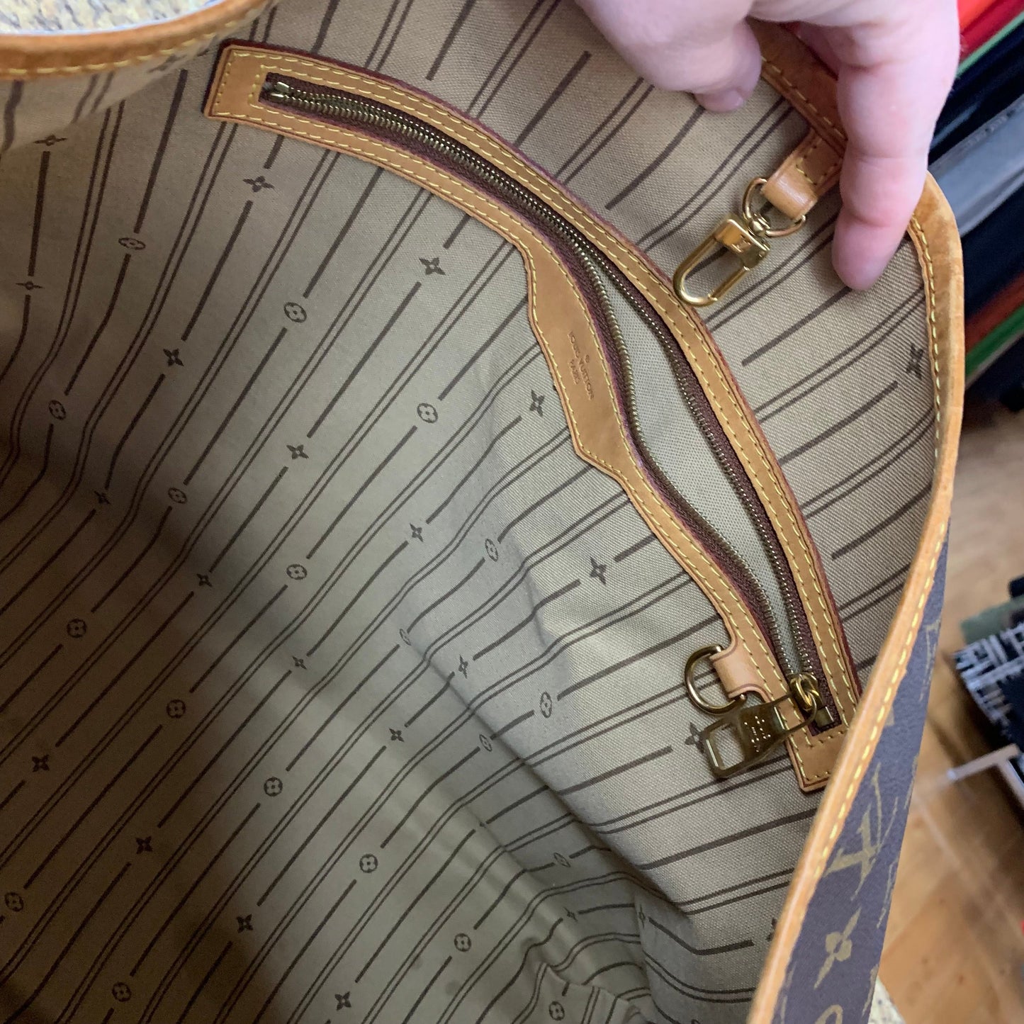 Handbag Luxury Designer By Louis Vuitton, Size: Large