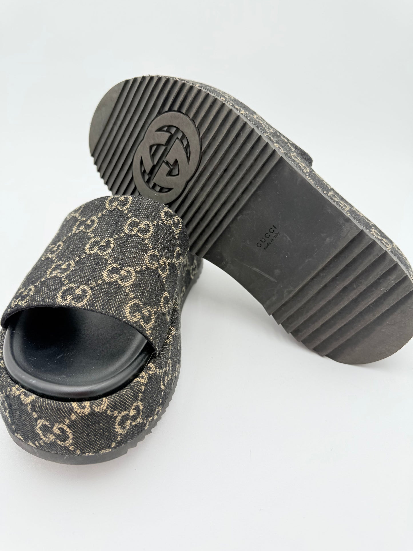 Sandals Luxury Designer By Gucci In Black & Cream, Size:10