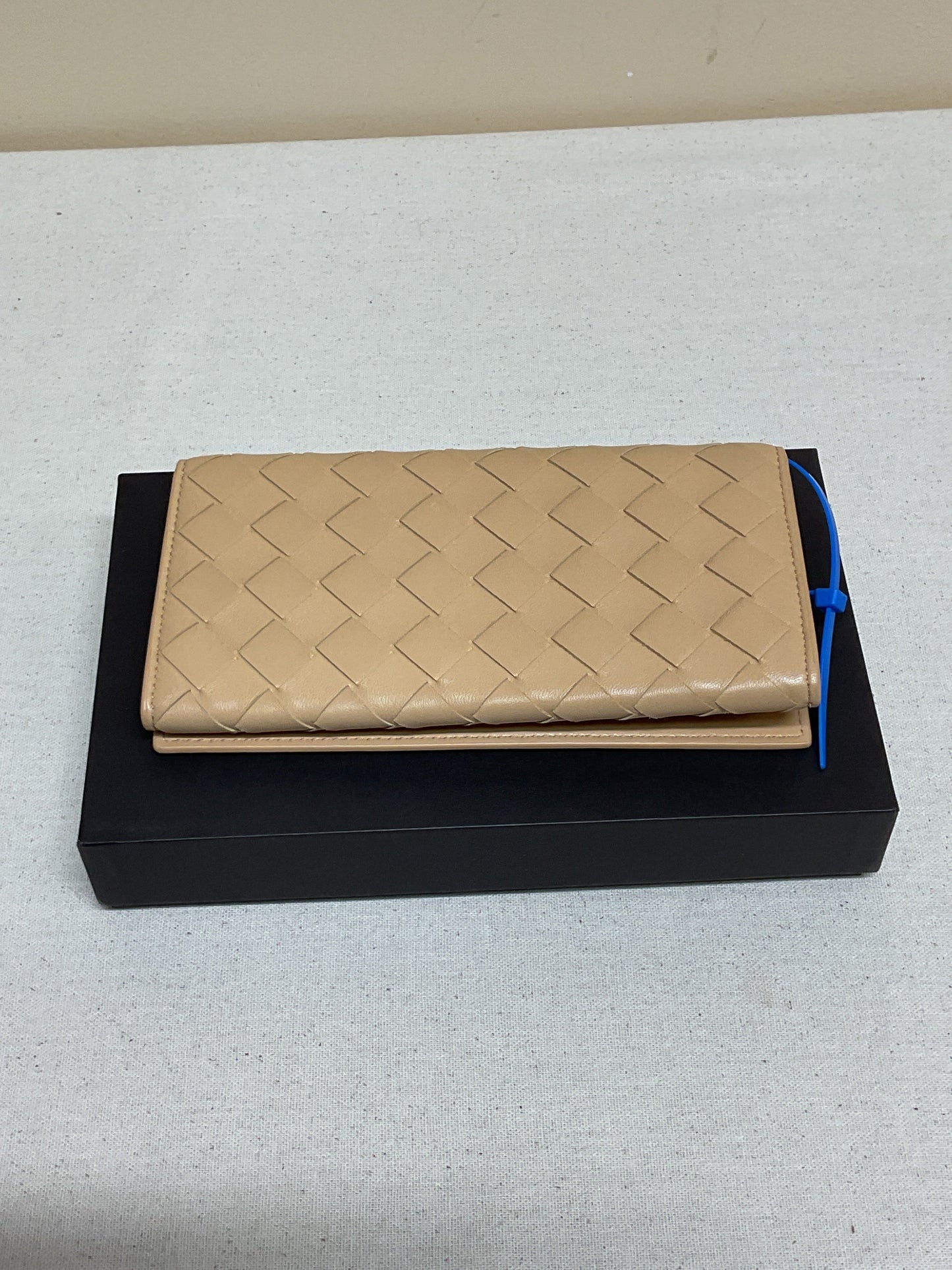 Wallet Luxury Designer By Bottega Veneta In Tan, Size:Large