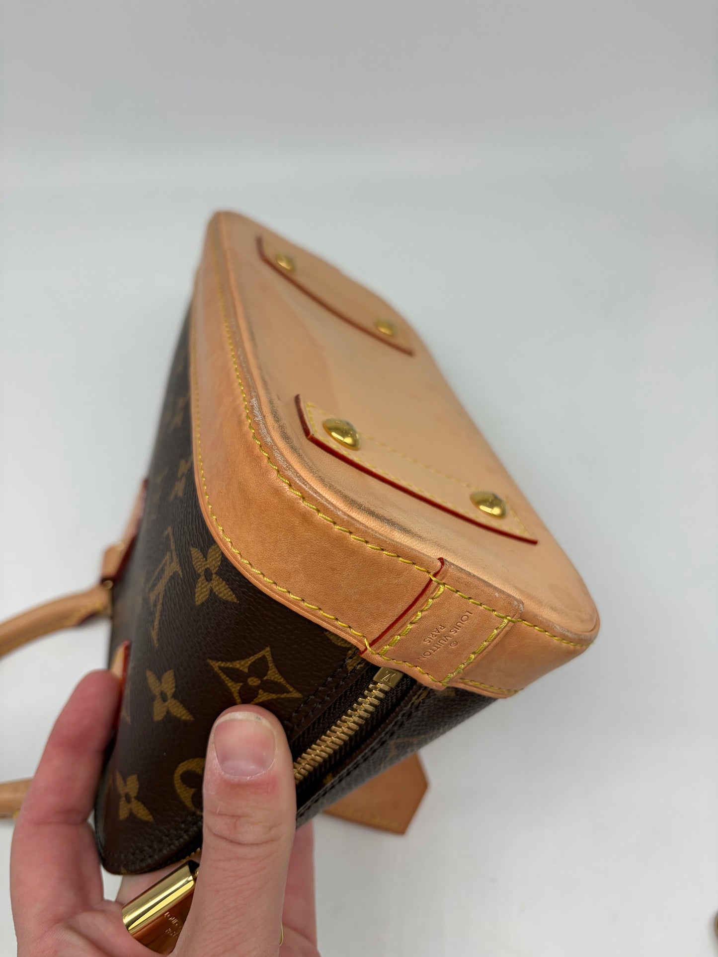 Handbag Luxury Designer By Louis Vuitton, Size: Large