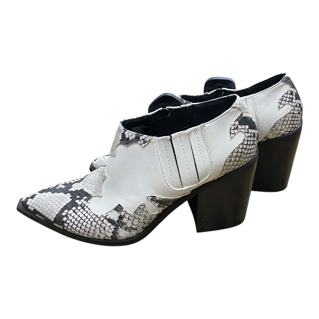 Boots Ankle Heels By Urban Outfitters In Snakeskin Print, Size:9