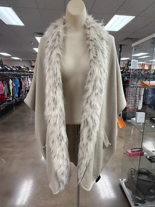 Poncho By Cma In Tan, Size:Osfm