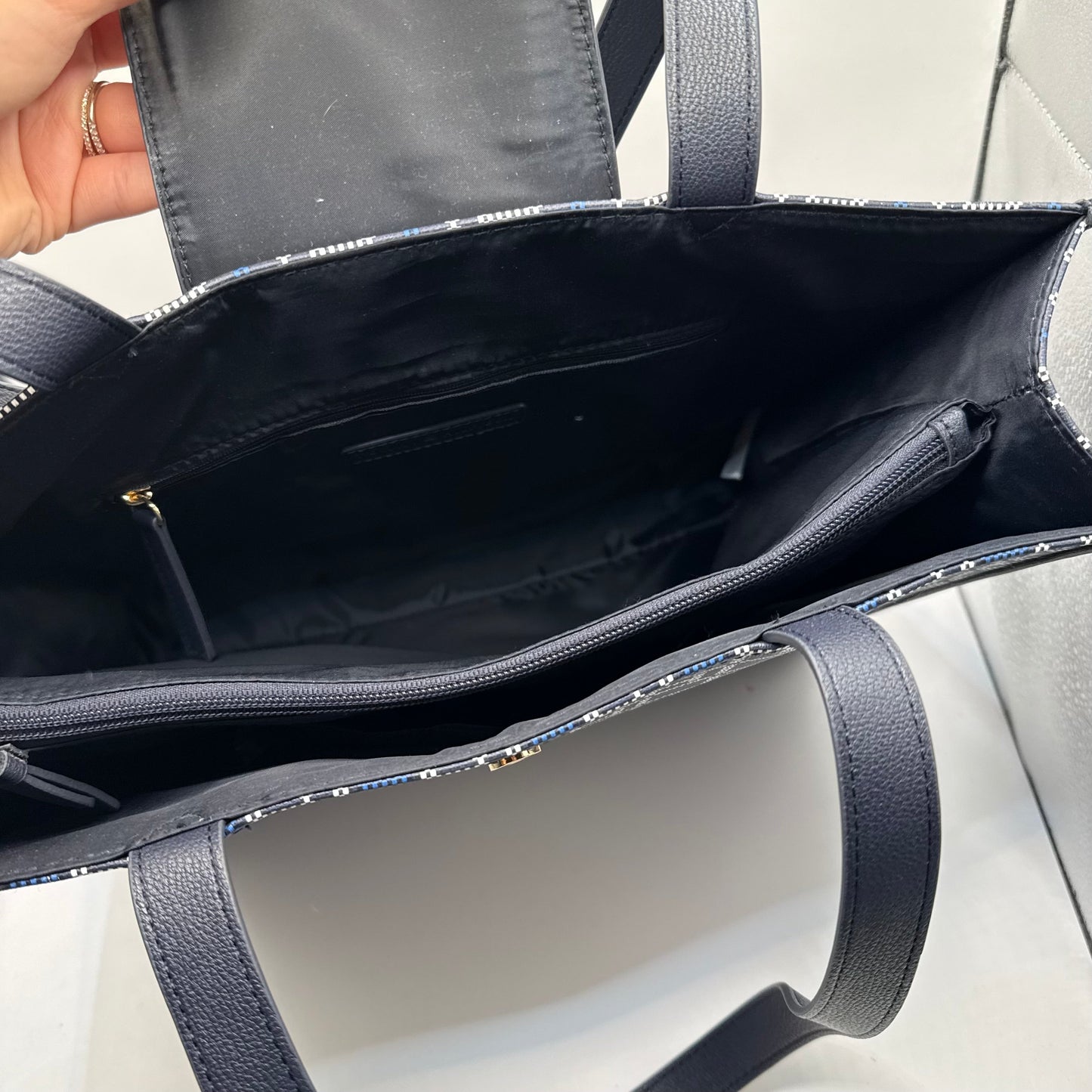 Tote By Tommy Hilfiger, Size: Large