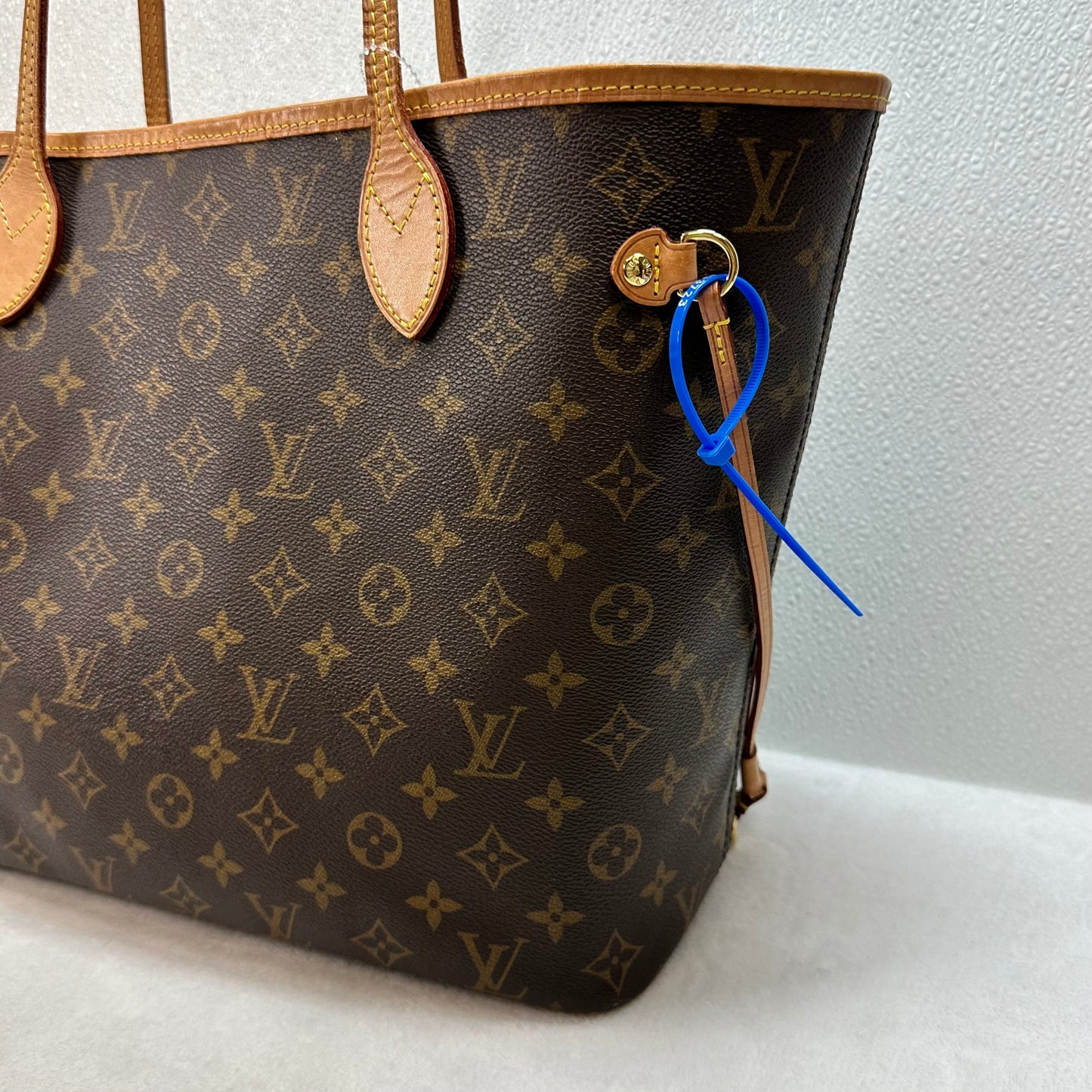 Neverfull MM Handbag Luxury Designer By Louis Vuitton, Size: Medium