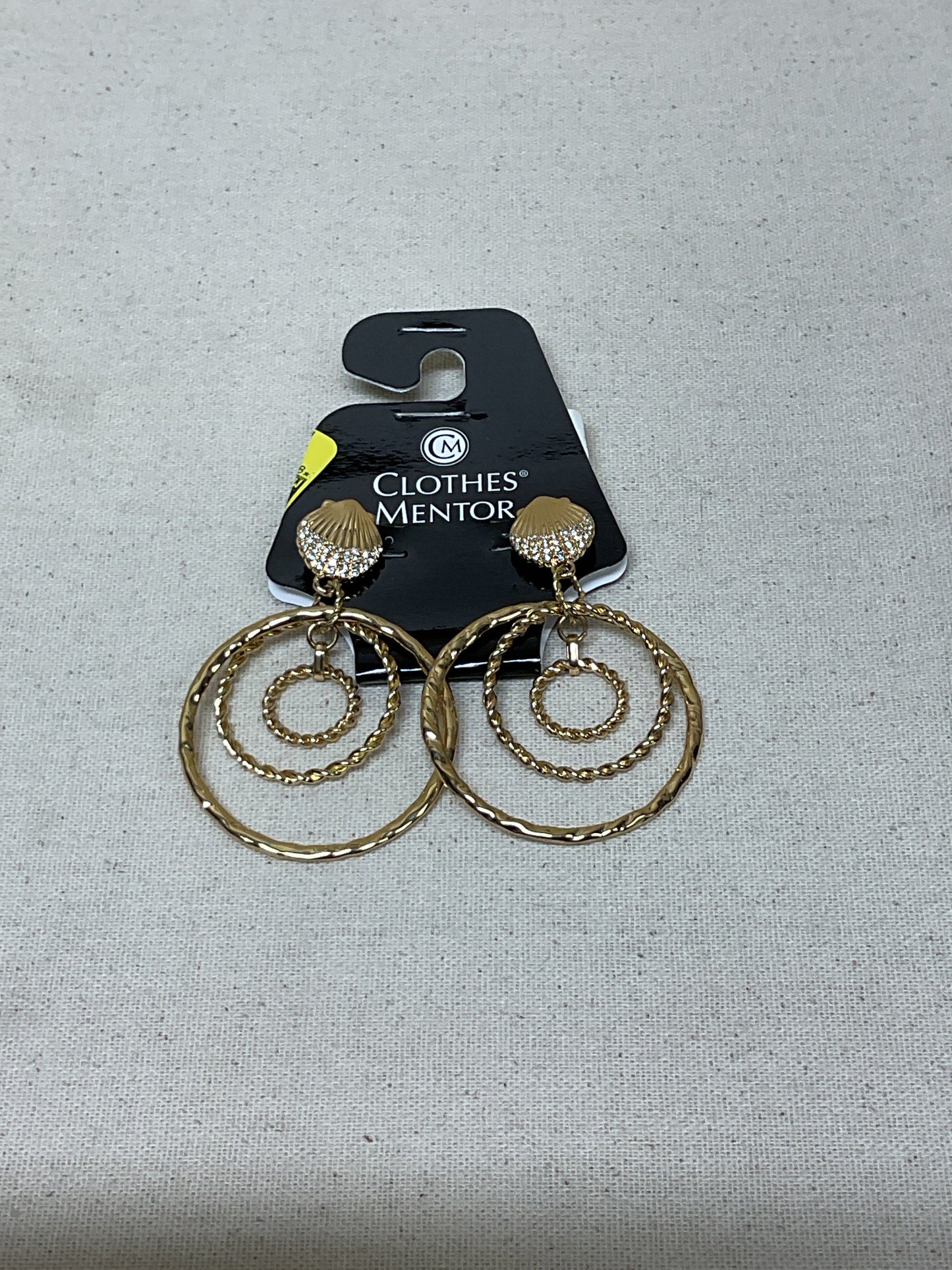 Earrings Dangle/Drop By Clothes Mentor In Gold