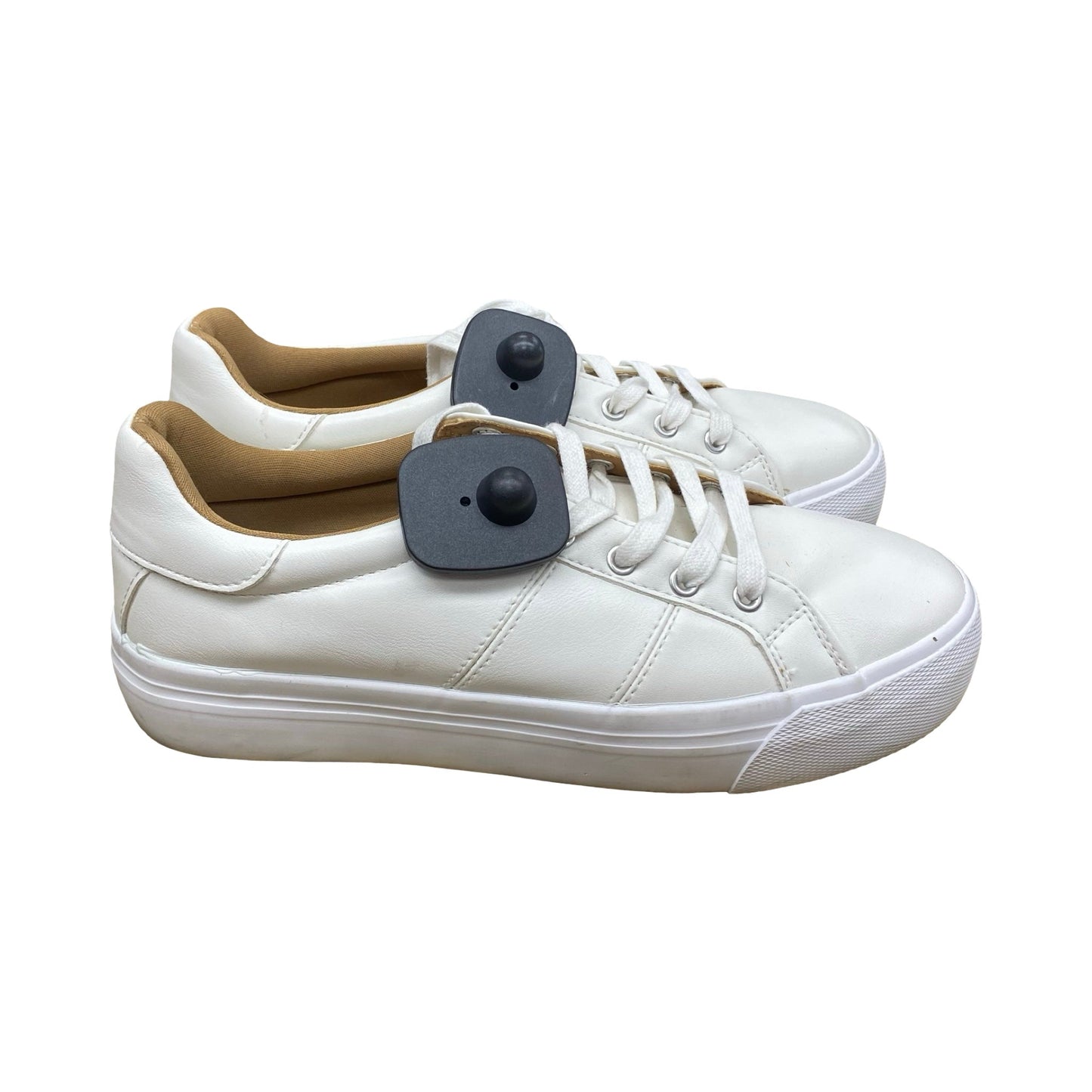 Shoes Sneakers By Dolce Vita In Ivory, Size:9