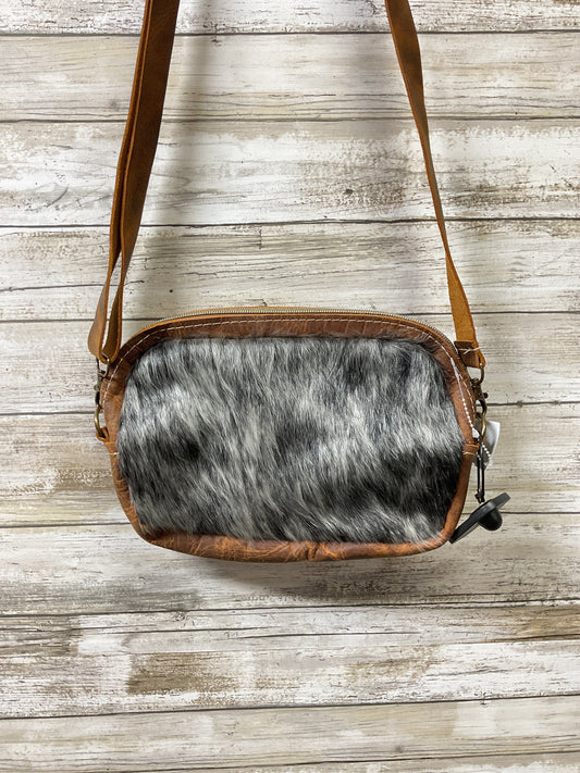 Crossbody By Cmb In Brown, Size:Medium