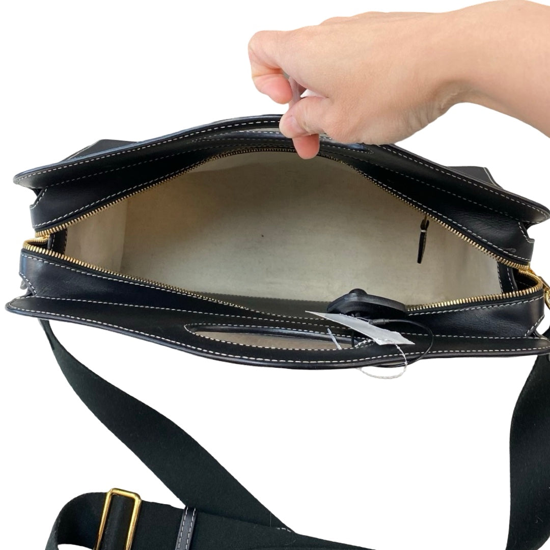 Handbag Luxury Designer By Burberry In Black, Size:Large