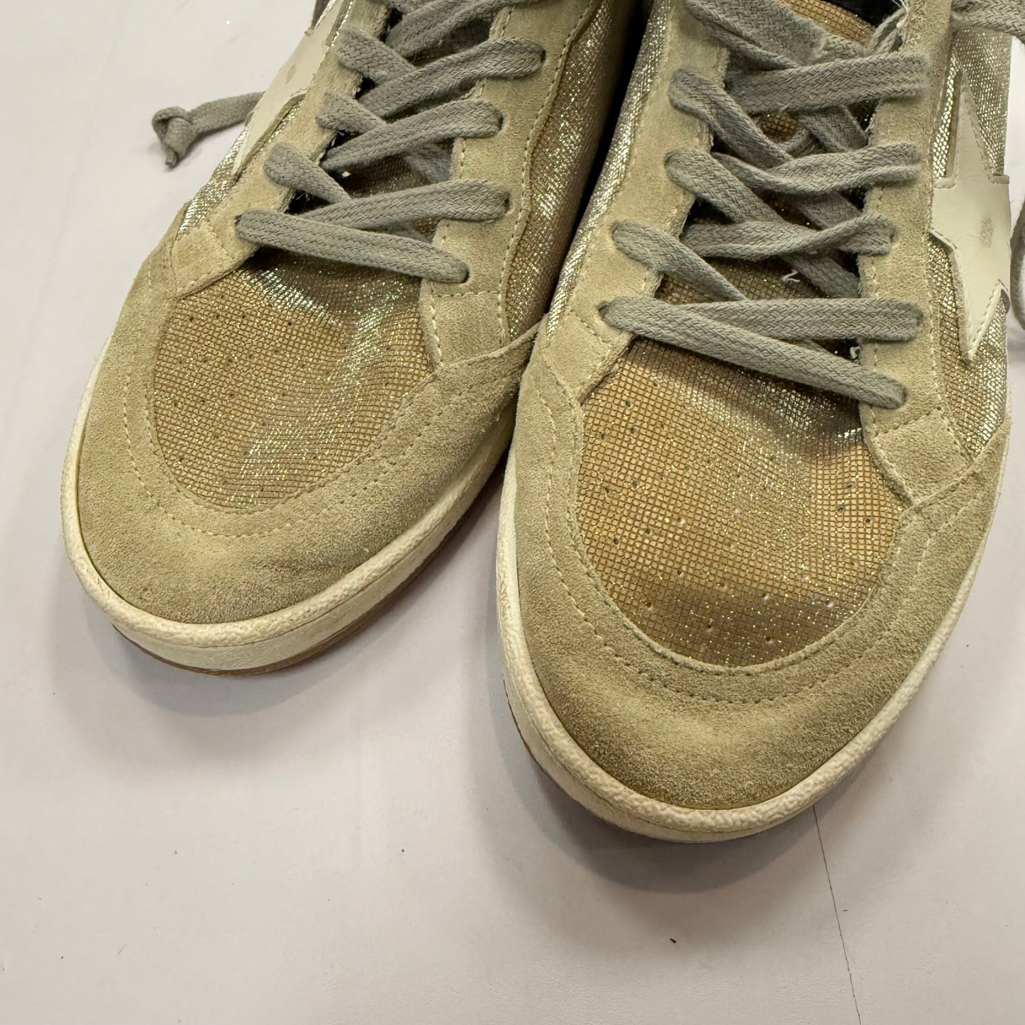 Shoes Luxury Designer By Golden Goose In Cream, Size: 10