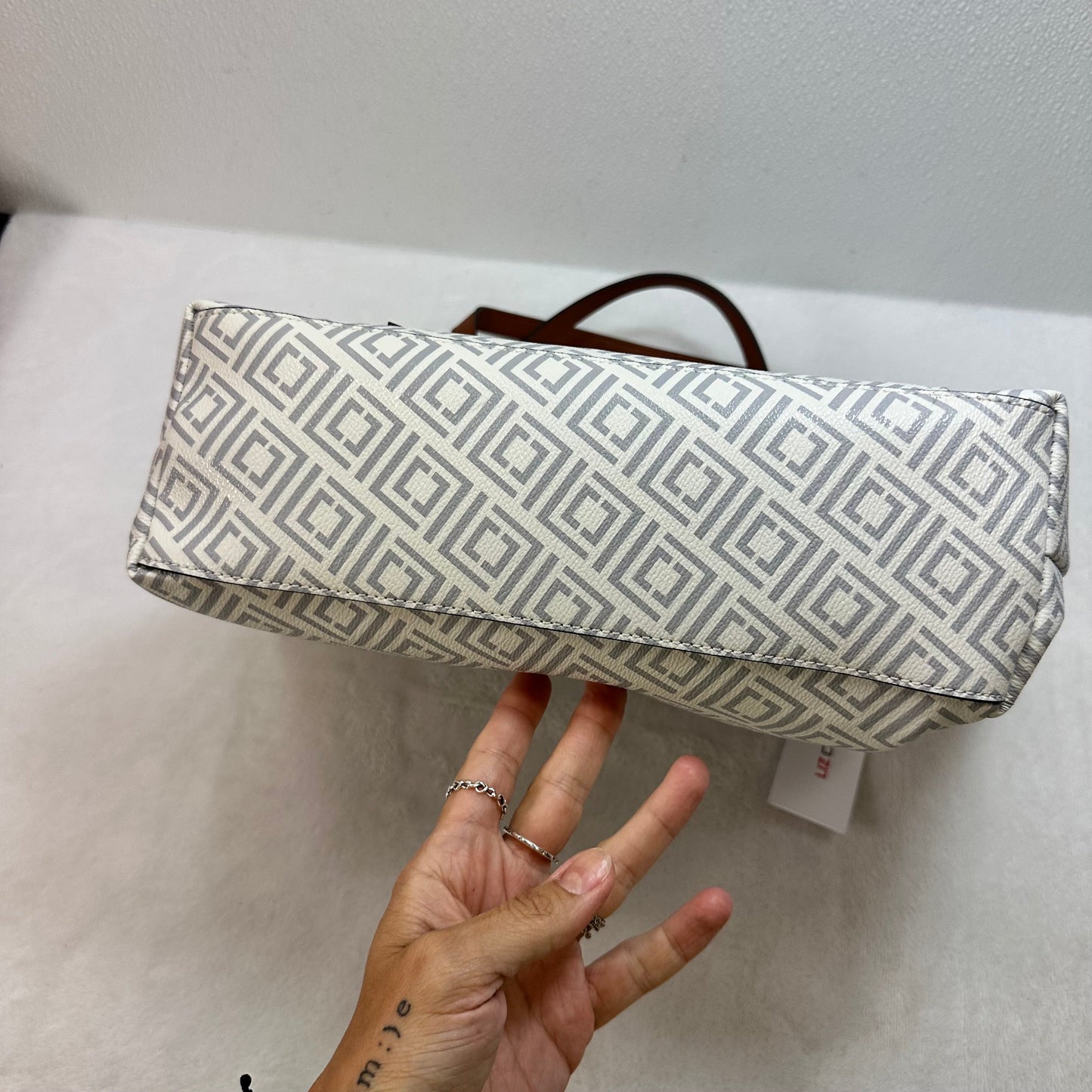 Handbag By Liz Claiborne, Size: Medium