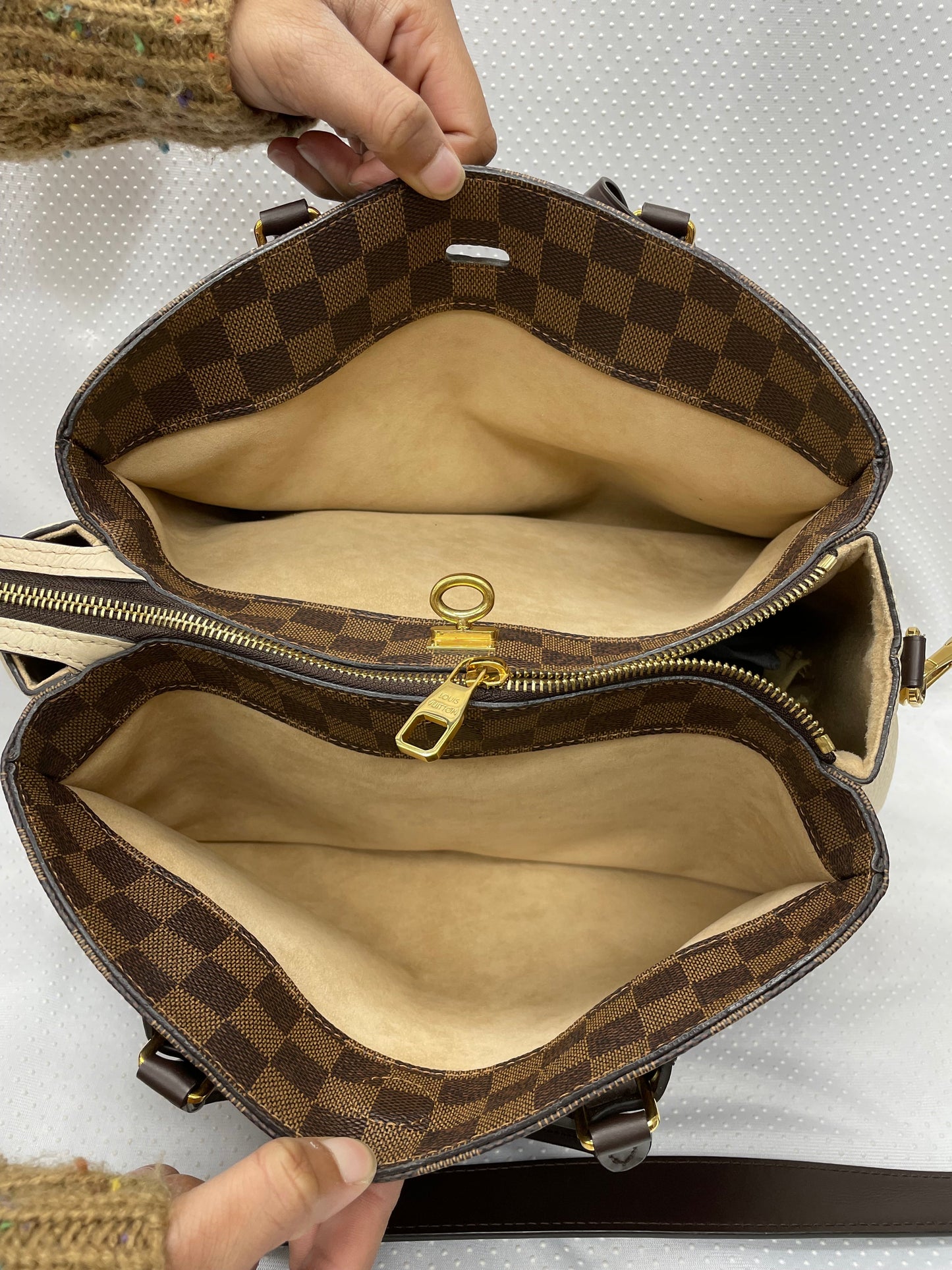 Handbag Luxury Designer By Louis Vuitton In Brown & Cream, Size:Medium