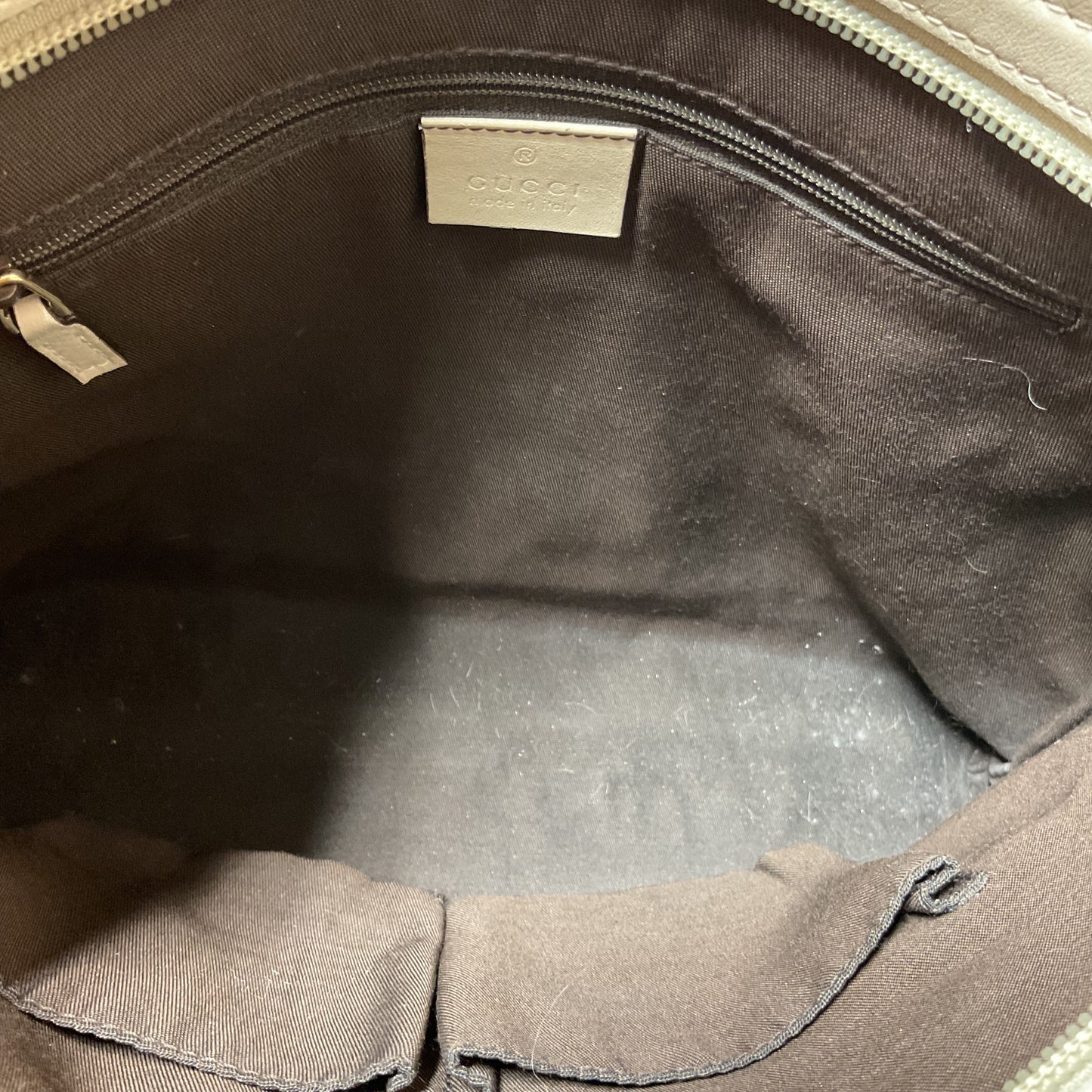 Crossbody Luxury Designer By Gucci In Cream & White, Size:Large