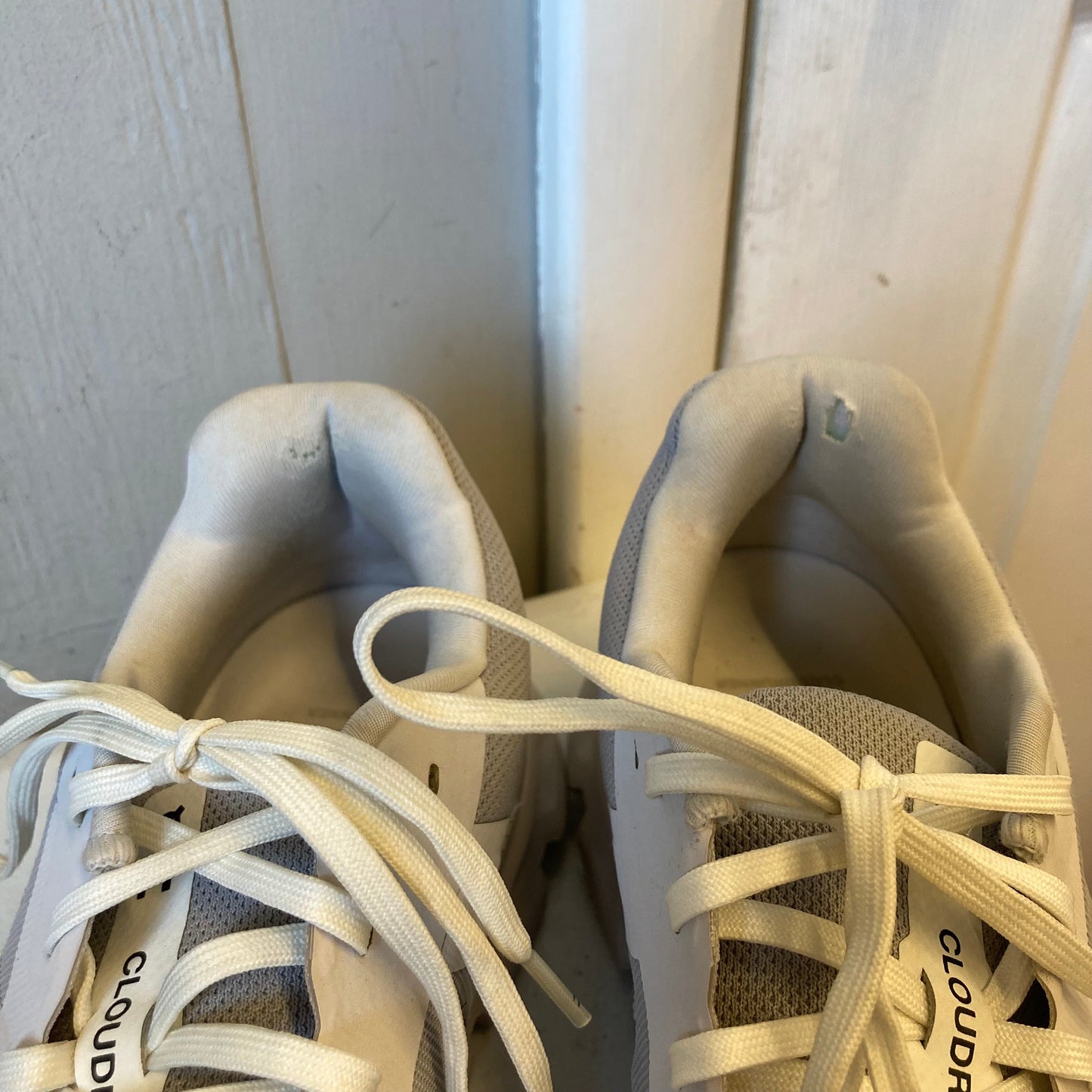 Shoes Athletic By On In Grey & White, Size:10.5