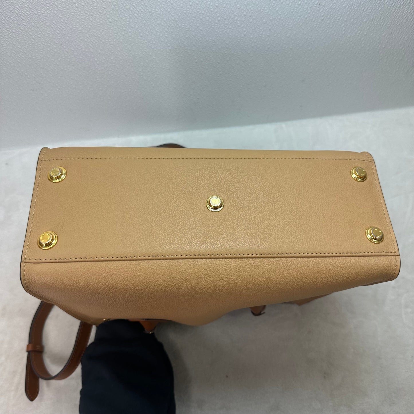 Handbag Luxury Designer By Louis Vuitton, Size: Medium