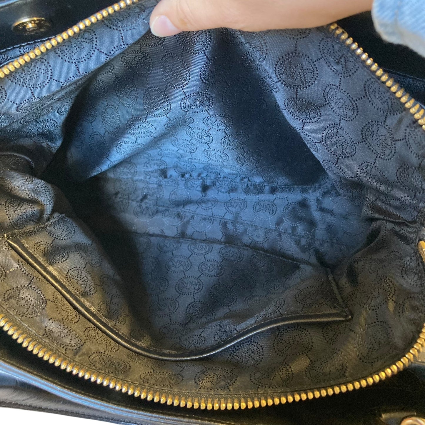 Handbag Designer By Michael Kors In Black, Size:Medium