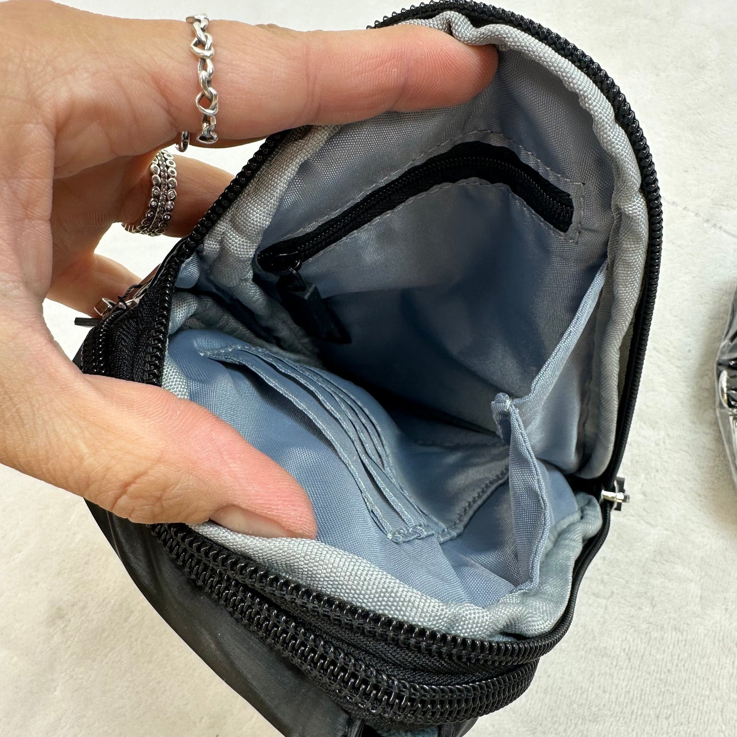 THE EVERYDAY
ESSENTIALS CROSSBODY By IHKWIP, Size: Small