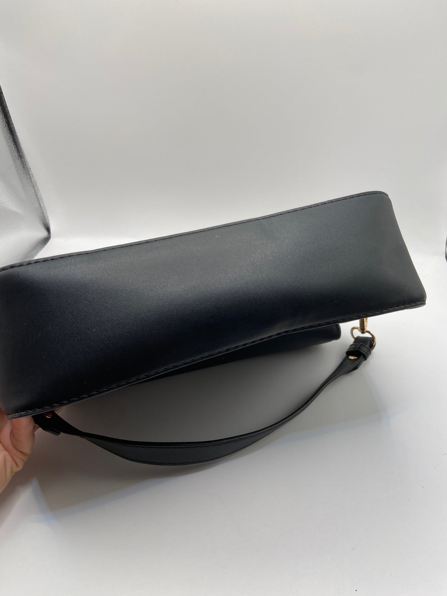 Handbag By Clothes Mentor, Size: Medium