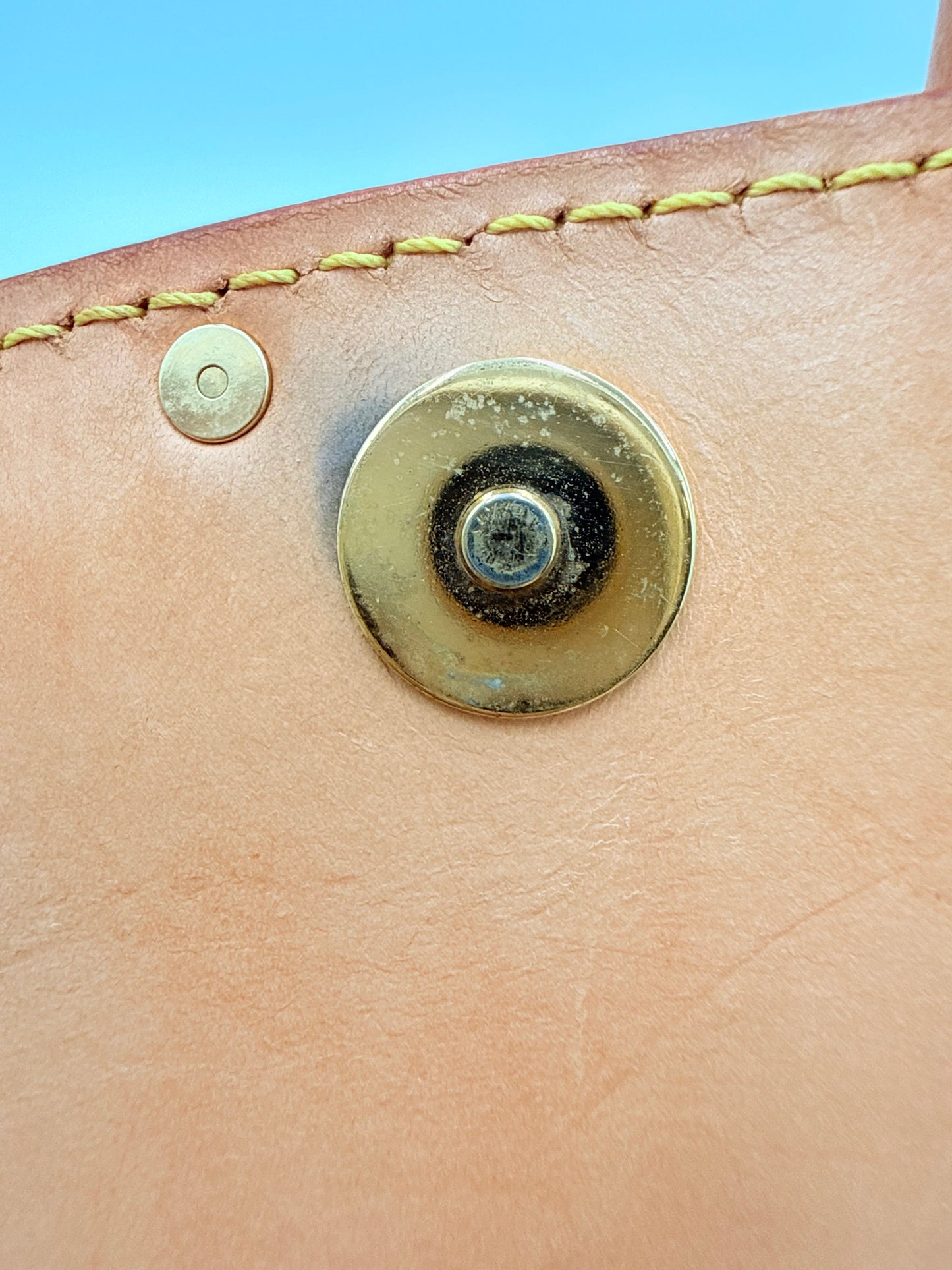 Handbag Luxury Designer By Louis Vuitton, Size: Small