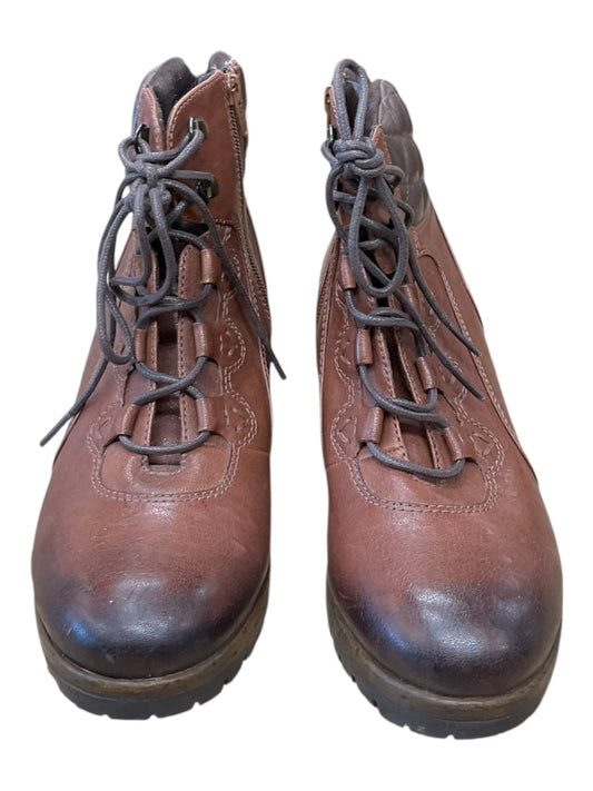 Boots Ankle Flats By Clothes Mentor In Brown, Size:9.5