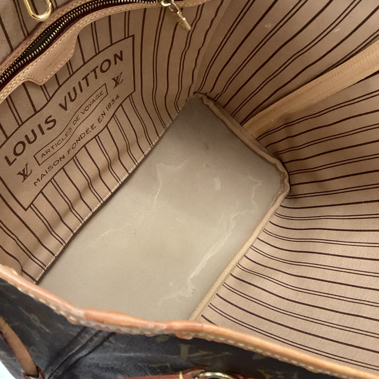 Handbag Luxury Designer By Louis Vuitton, Size: Large