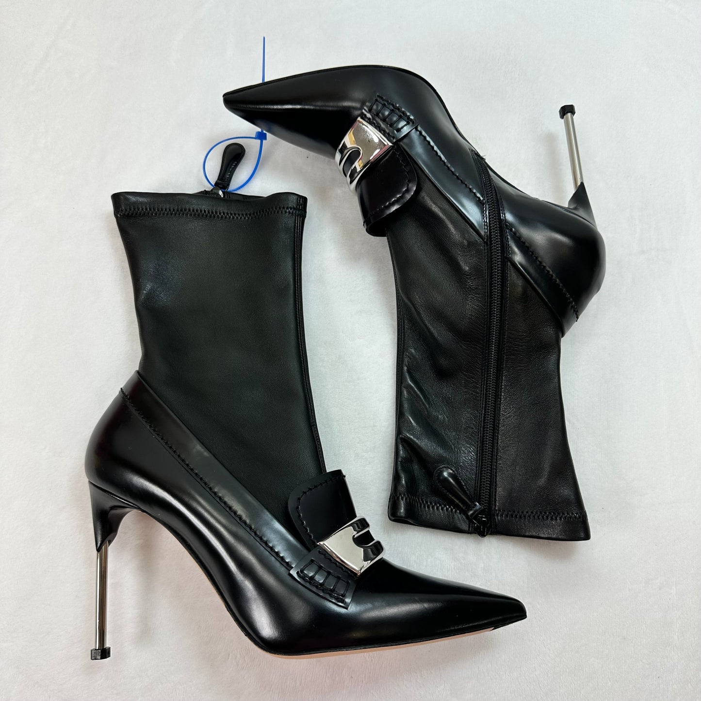 Reduced/Final sale: Shoes Luxury Designer By Alexander McQueen In Black, Size: 40/10