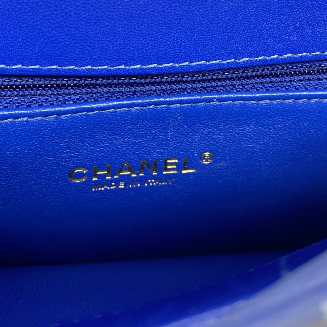 Handbag Luxury Designer By Chanel, Size: Medium